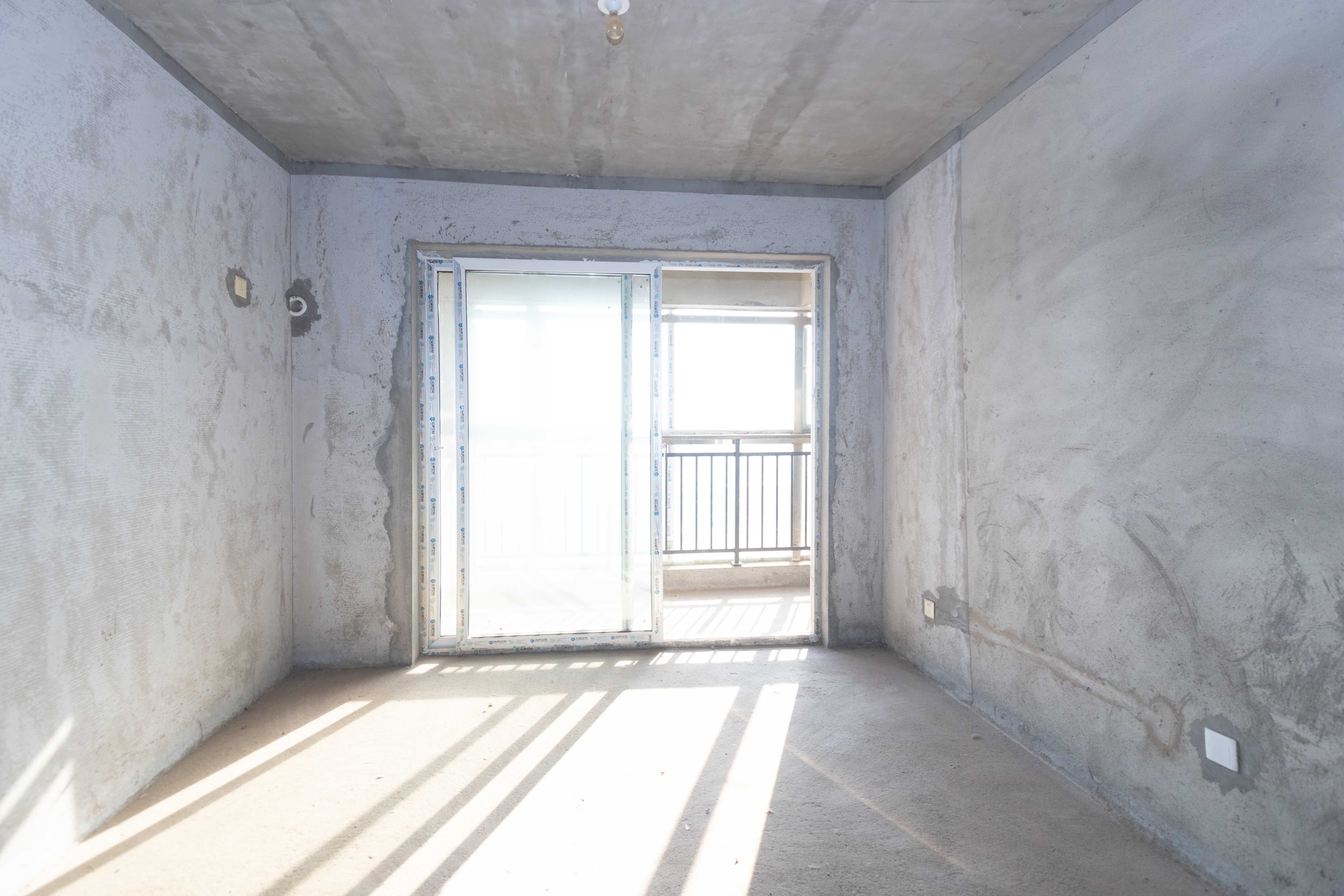 佛奥康桥水岸  6室2厅2卫    81.0万卧室