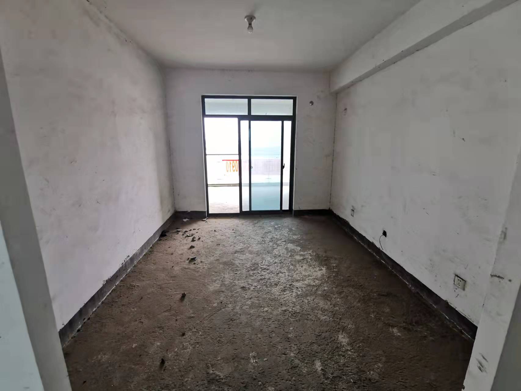 山水国际 5室2厅1卫 180.0万 山水国际 5室2厅1卫 180.0万客厅