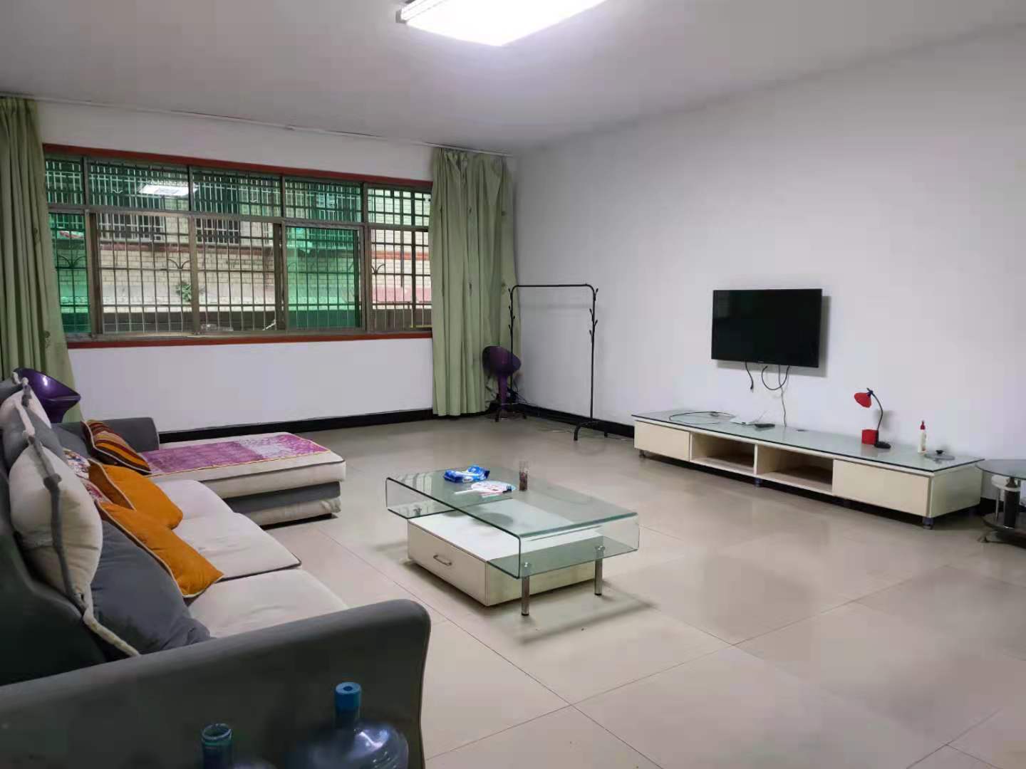 明月小区 3室2厅1卫 1300.0元/月 明月小区 3室2厅1卫 1300.0元/月室内图