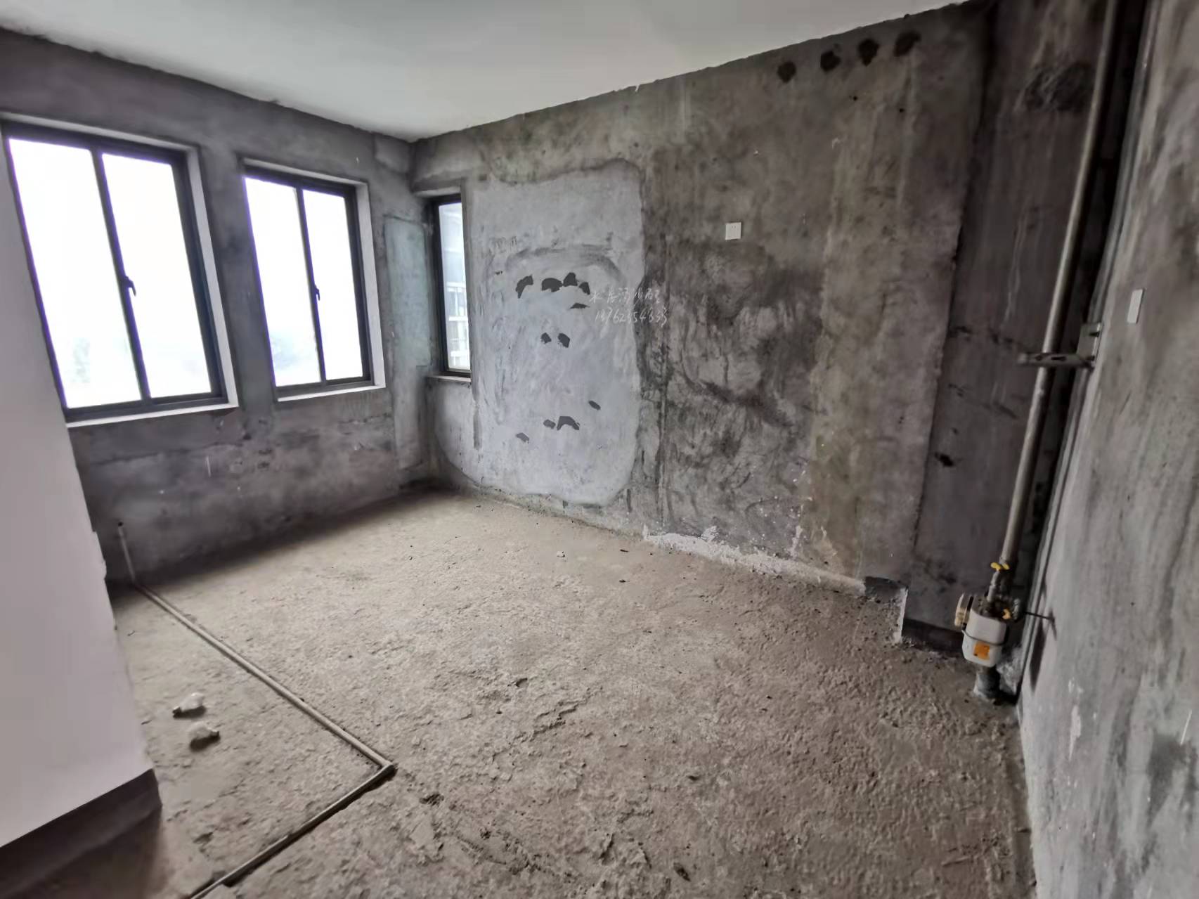 山水国际 5室2厅1卫 180.0万 山水国际 5室2厅1卫 180.0万客厅