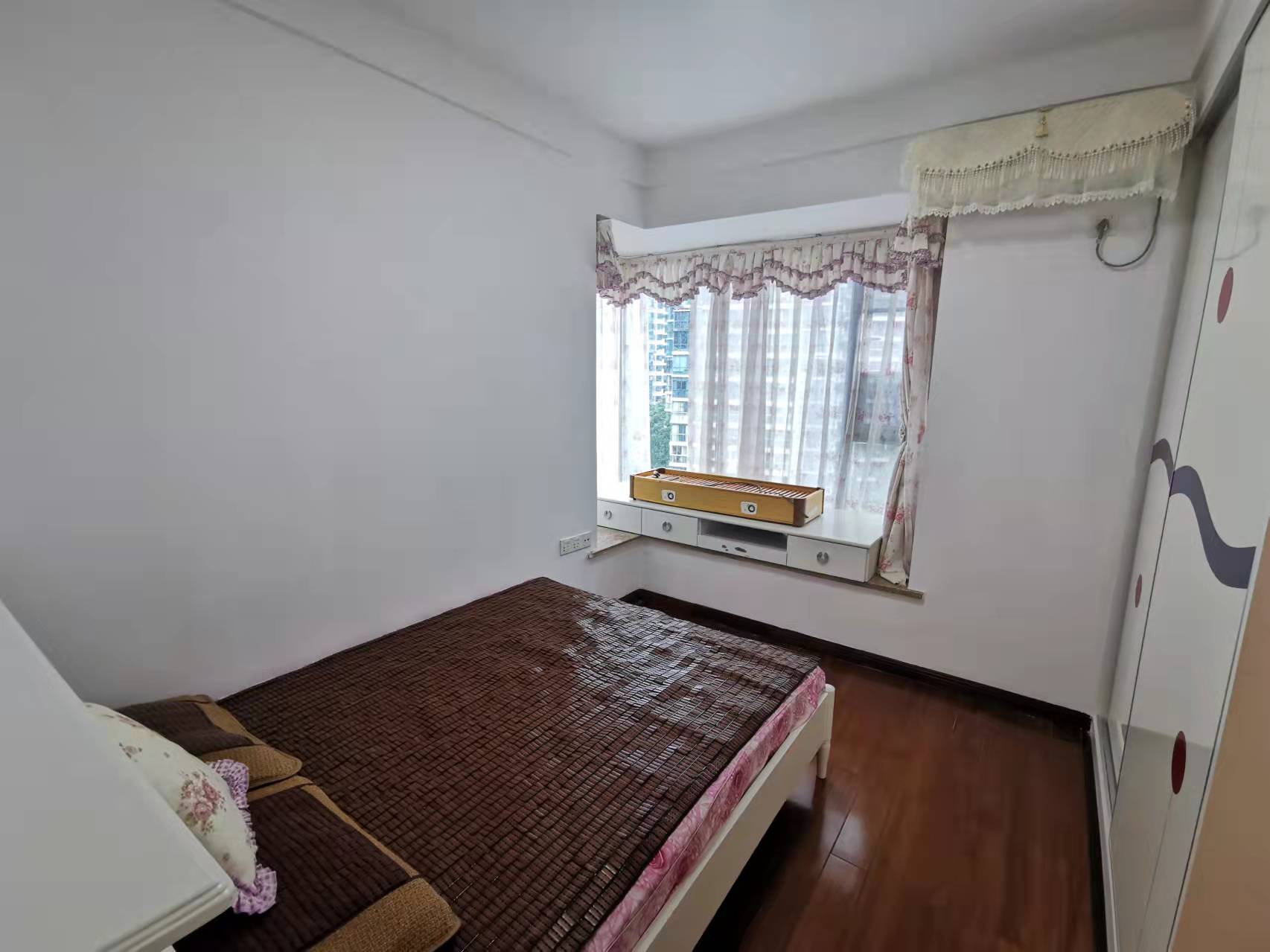 山水国际 3室2厅2卫 125.0万 山水国际 3室2厅2卫 125.0万客厅