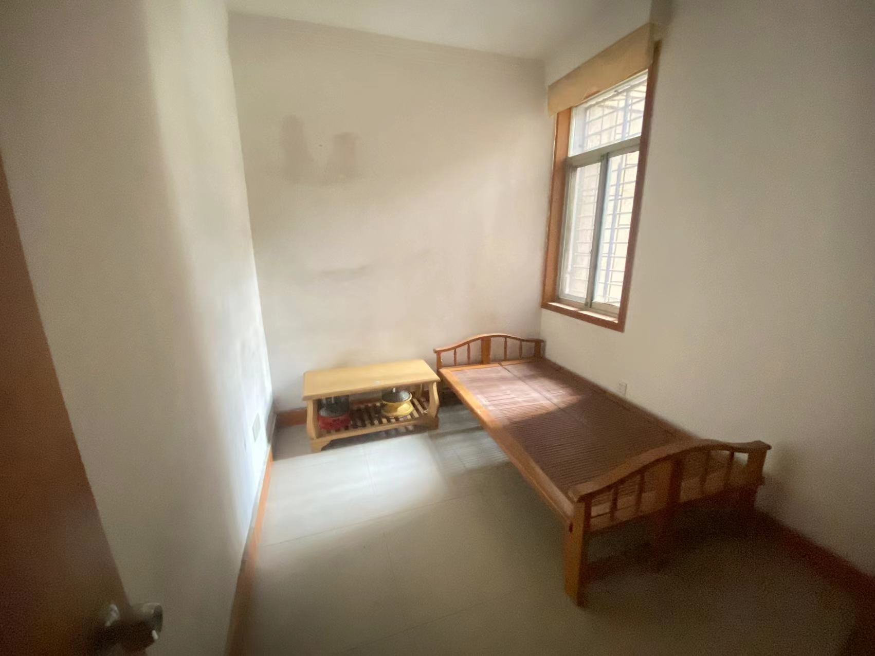梓山苑小区  3室2厅2卫   1000.00元/月室内图