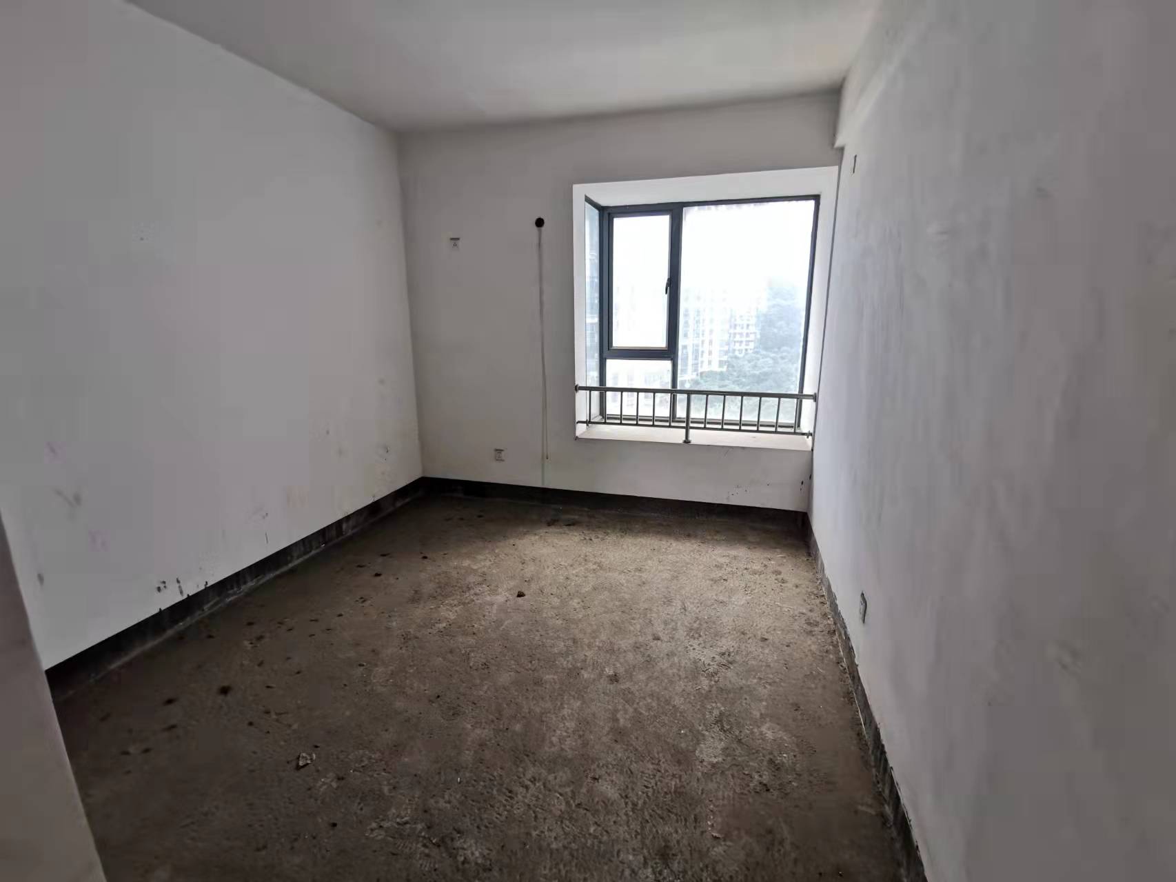 山水国际 5室2厅1卫 180.0万 山水国际 5室2厅1卫 180.0万客厅