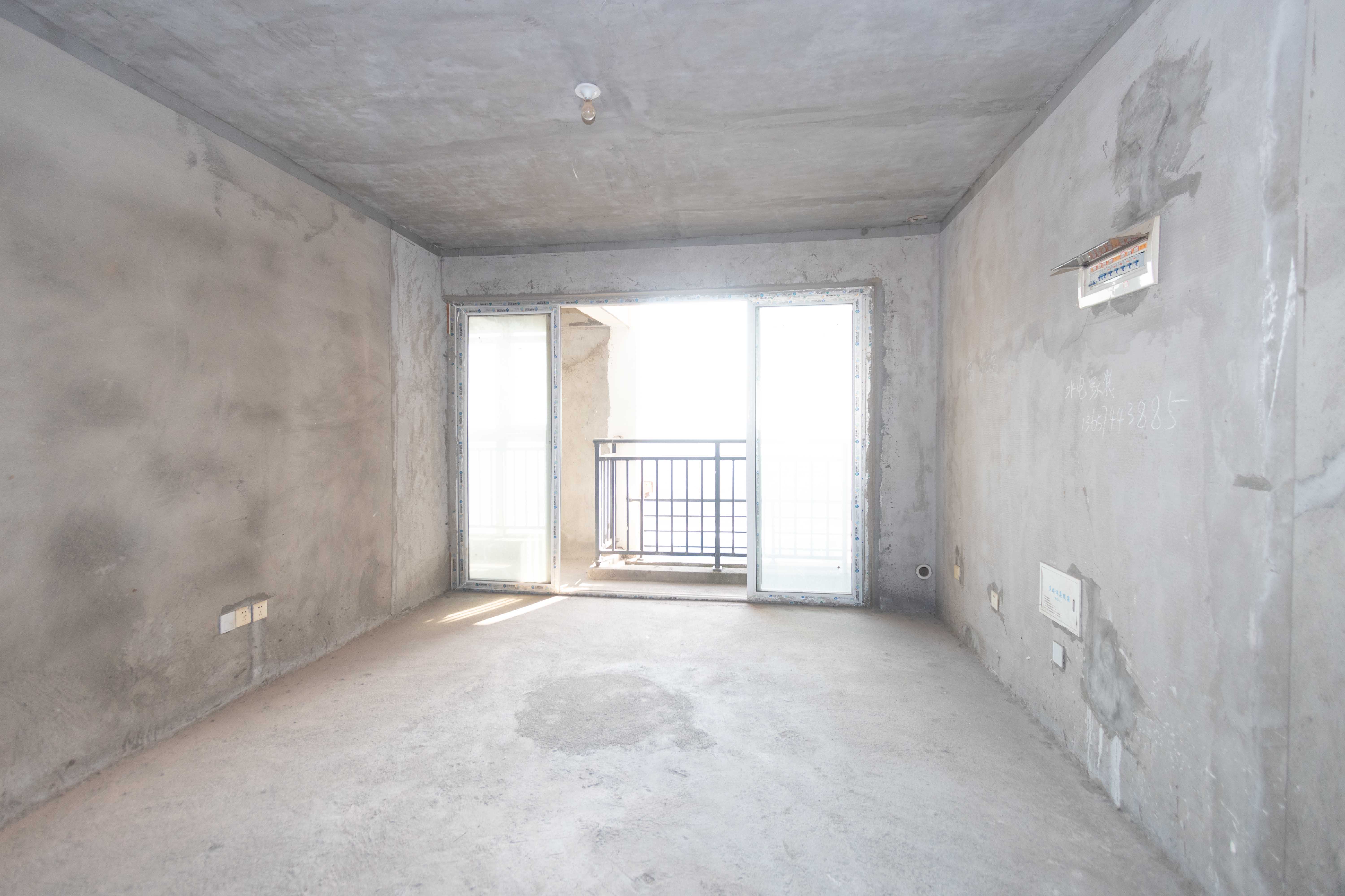 佛奥康桥水岸 6室2厅2卫 81.0万 佛奥康桥水岸 6室2厅2卫 81.0万客厅