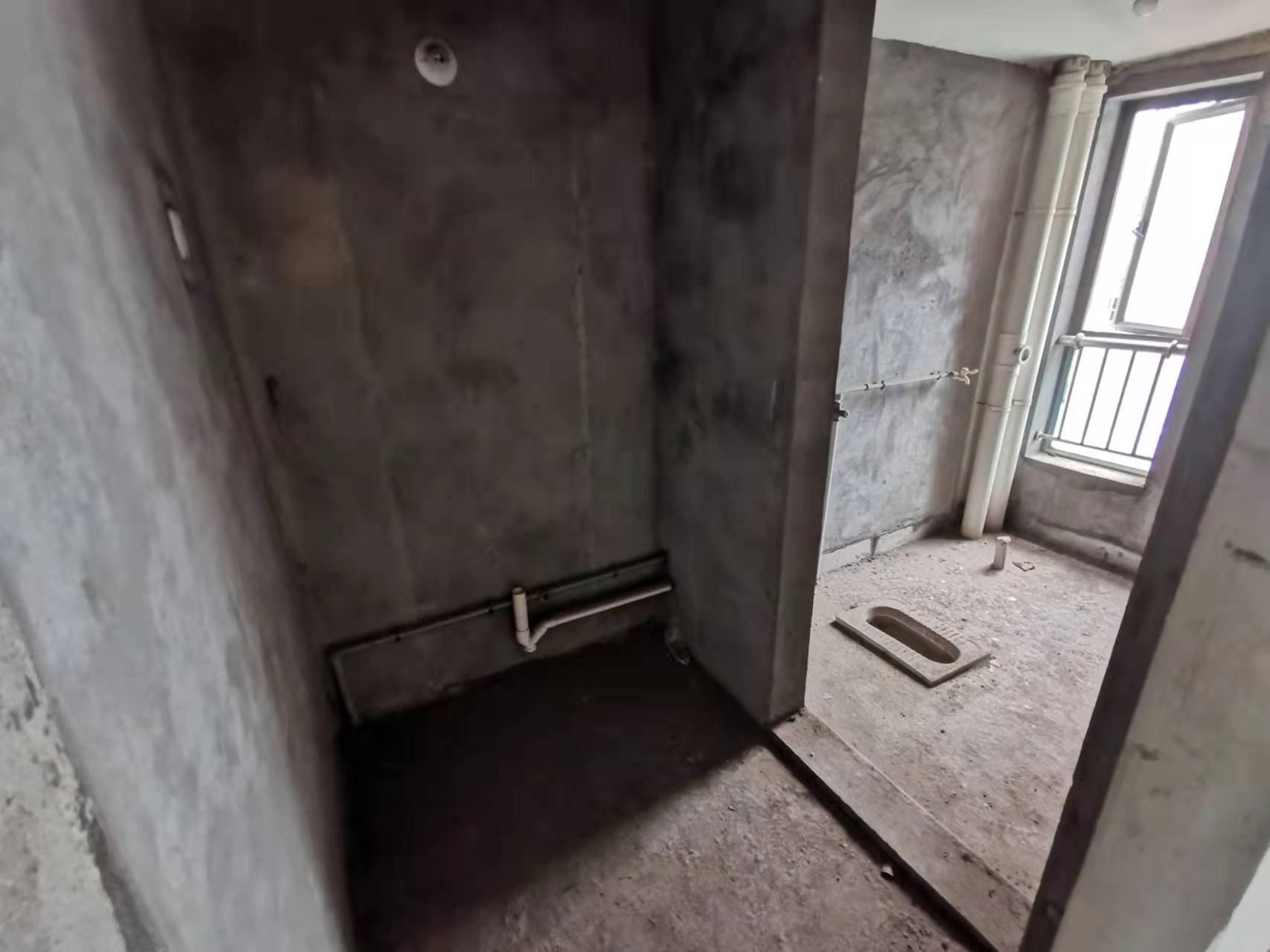 山水国际 5室2厅1卫 180.0万 山水国际 5室2厅1卫 180.0万客厅