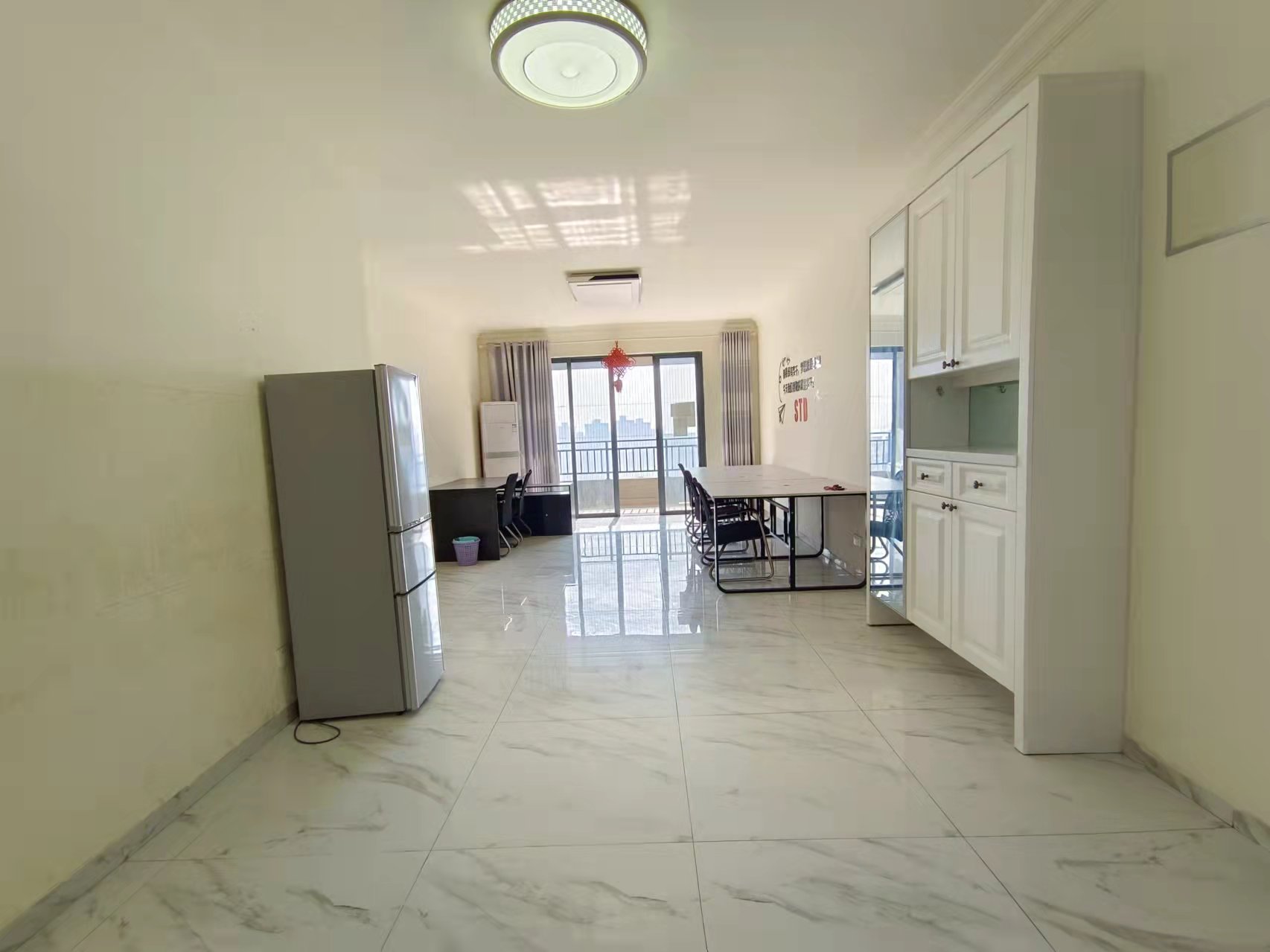 华耀碧桂园十里江湾嘉誉 4室2厅2卫 2800.0元/月 华耀碧桂园十里江湾嘉誉 4室2厅2卫 2800.0元/月室内图