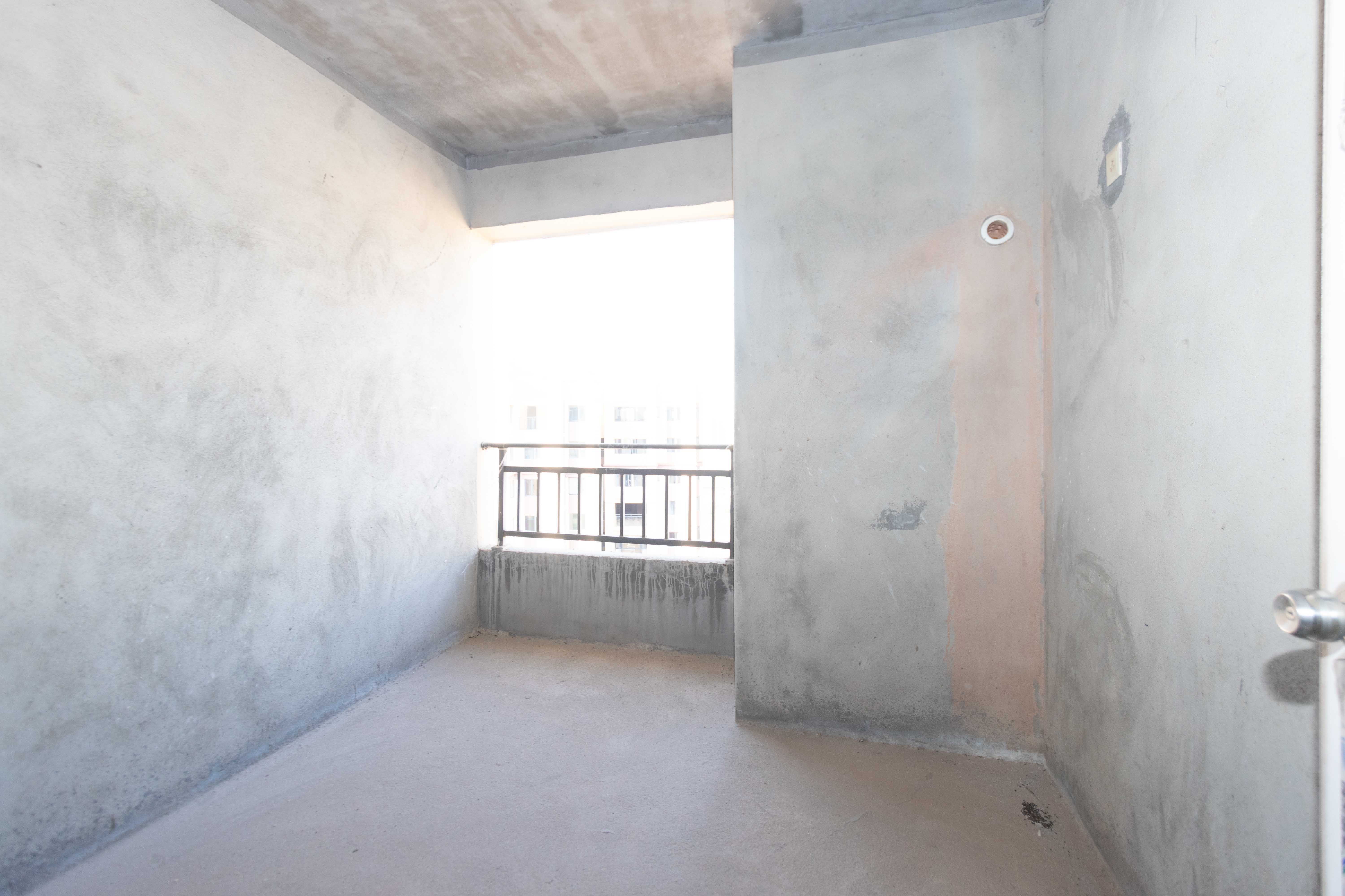 佛奥康桥水岸  6室2厅2卫    81.0万卧室