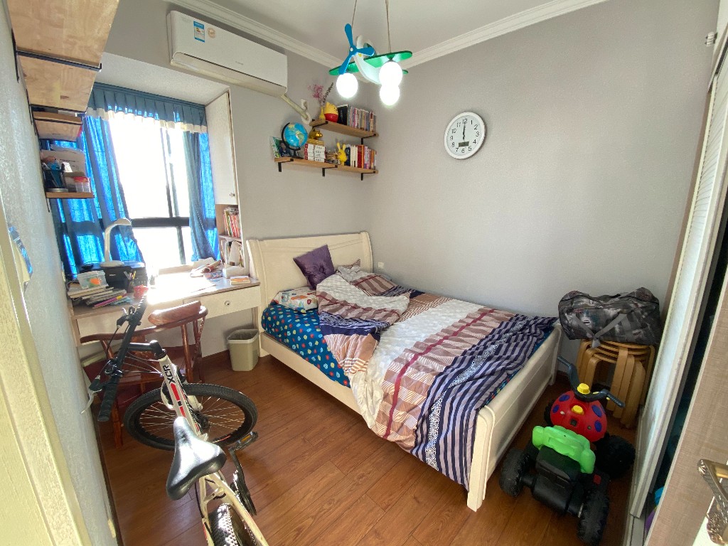 龙腾国际 3室2厅1卫 76.8万 龙腾国际 3室2厅1卫 76.8万客厅