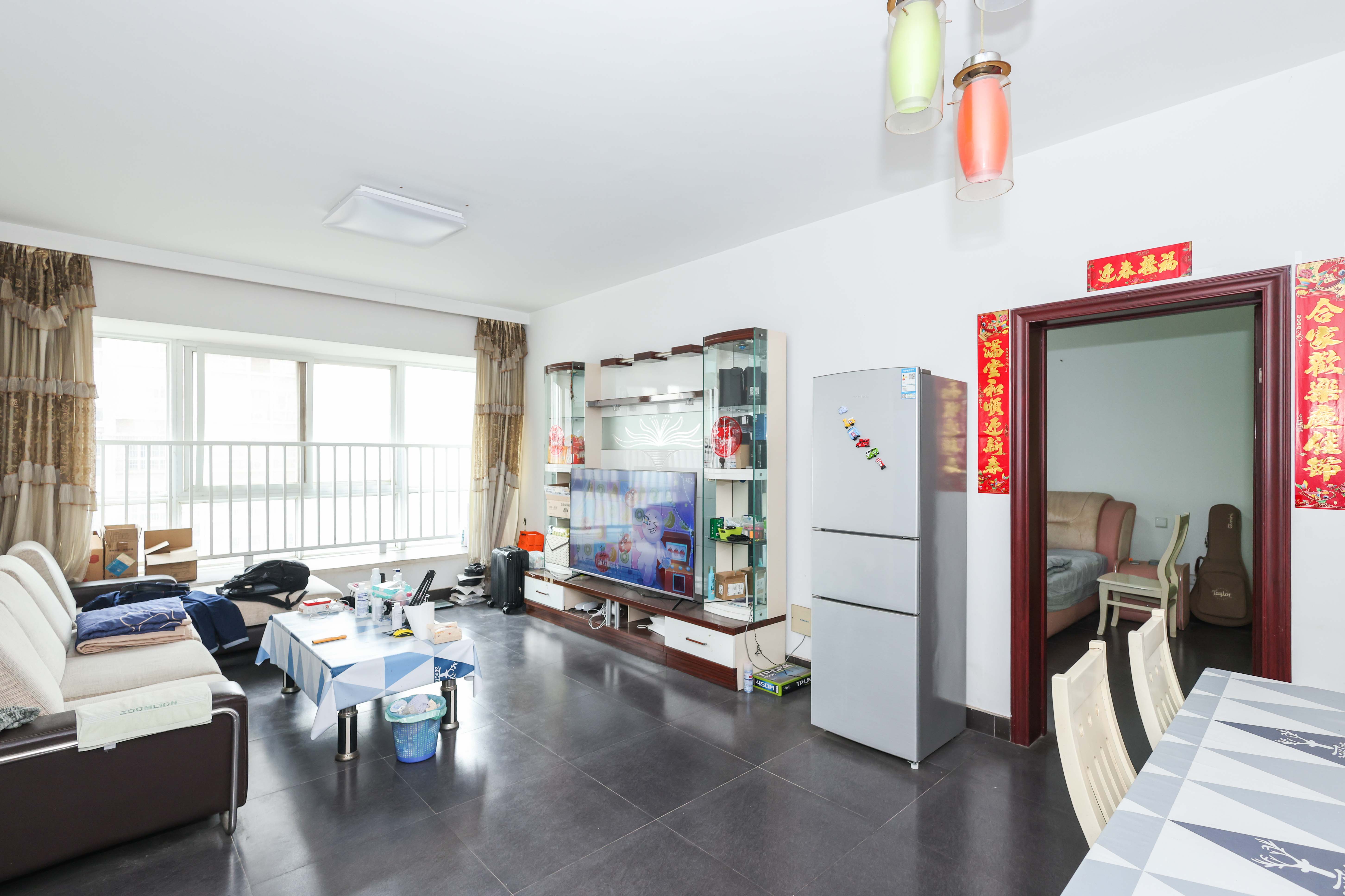 麓山润城  2室2厅1卫    85.0万 麓山润城  2室2厅1卫    85.0万客厅