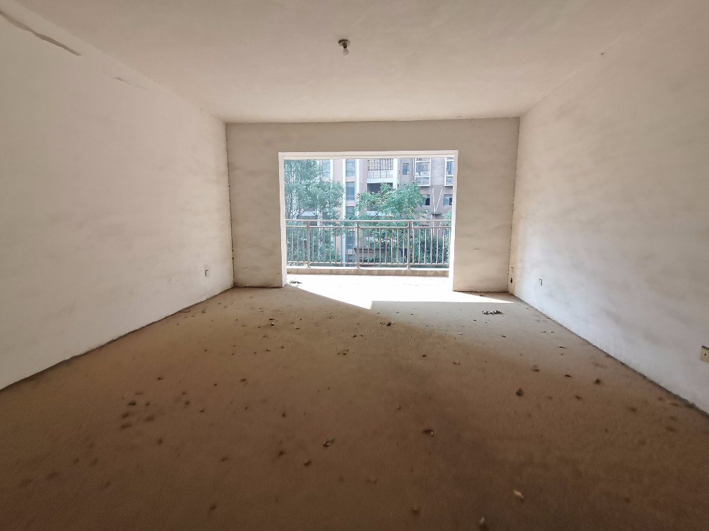 庐山春天二期曼城 5室2厅1卫 140.0万 庐山春天二期曼城 5室2厅1卫 140.0万客厅