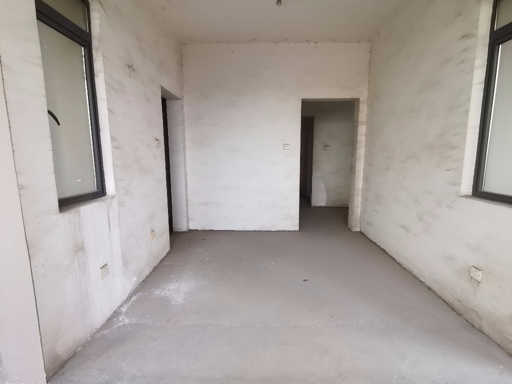 庐山春天二期曼城 5室2厅1卫 140.0万 庐山春天二期曼城 5室2厅1卫 140.0万客厅