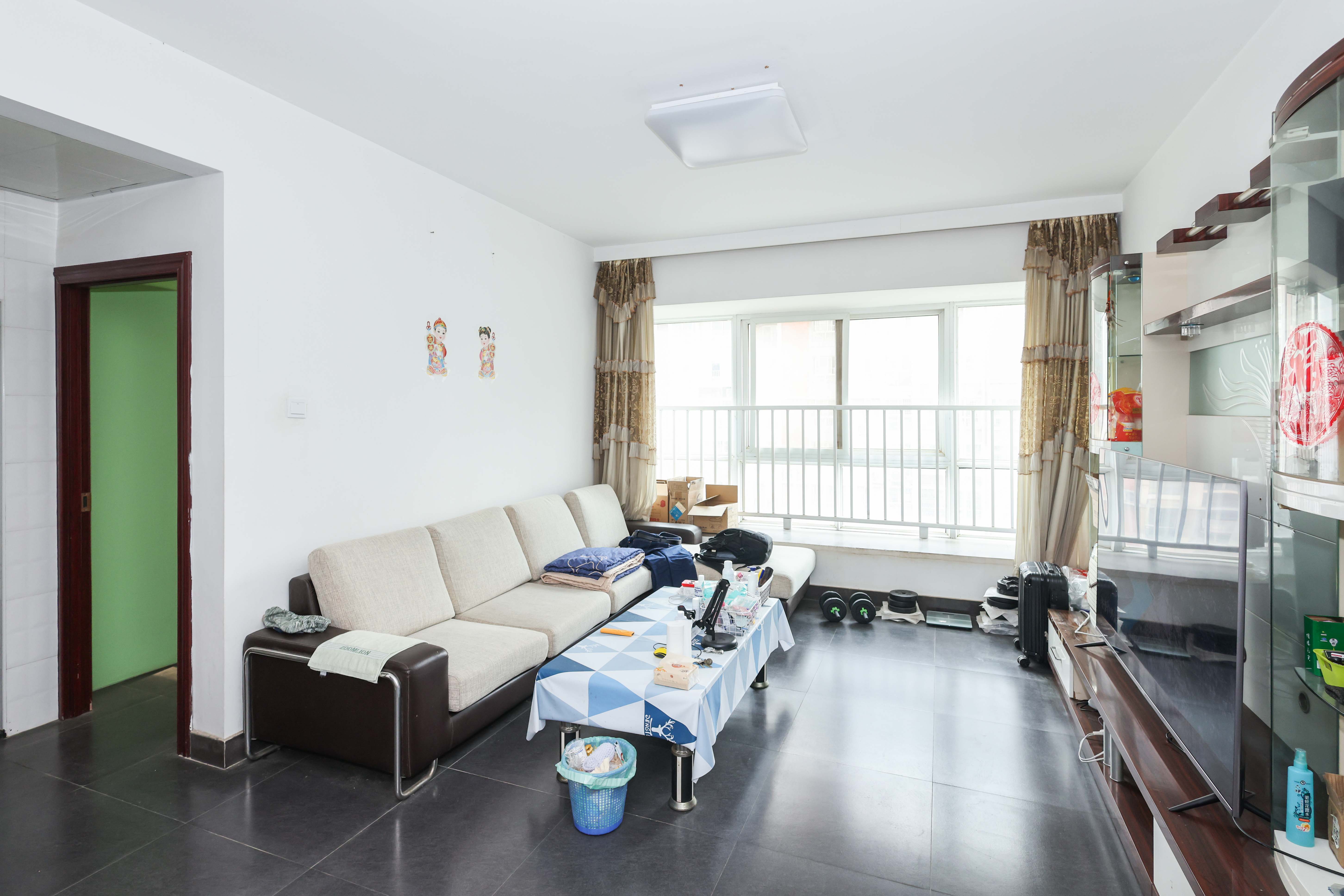 麓山润城  2室2厅1卫    85.0万 麓山润城  2室2厅1卫    85.0万客厅