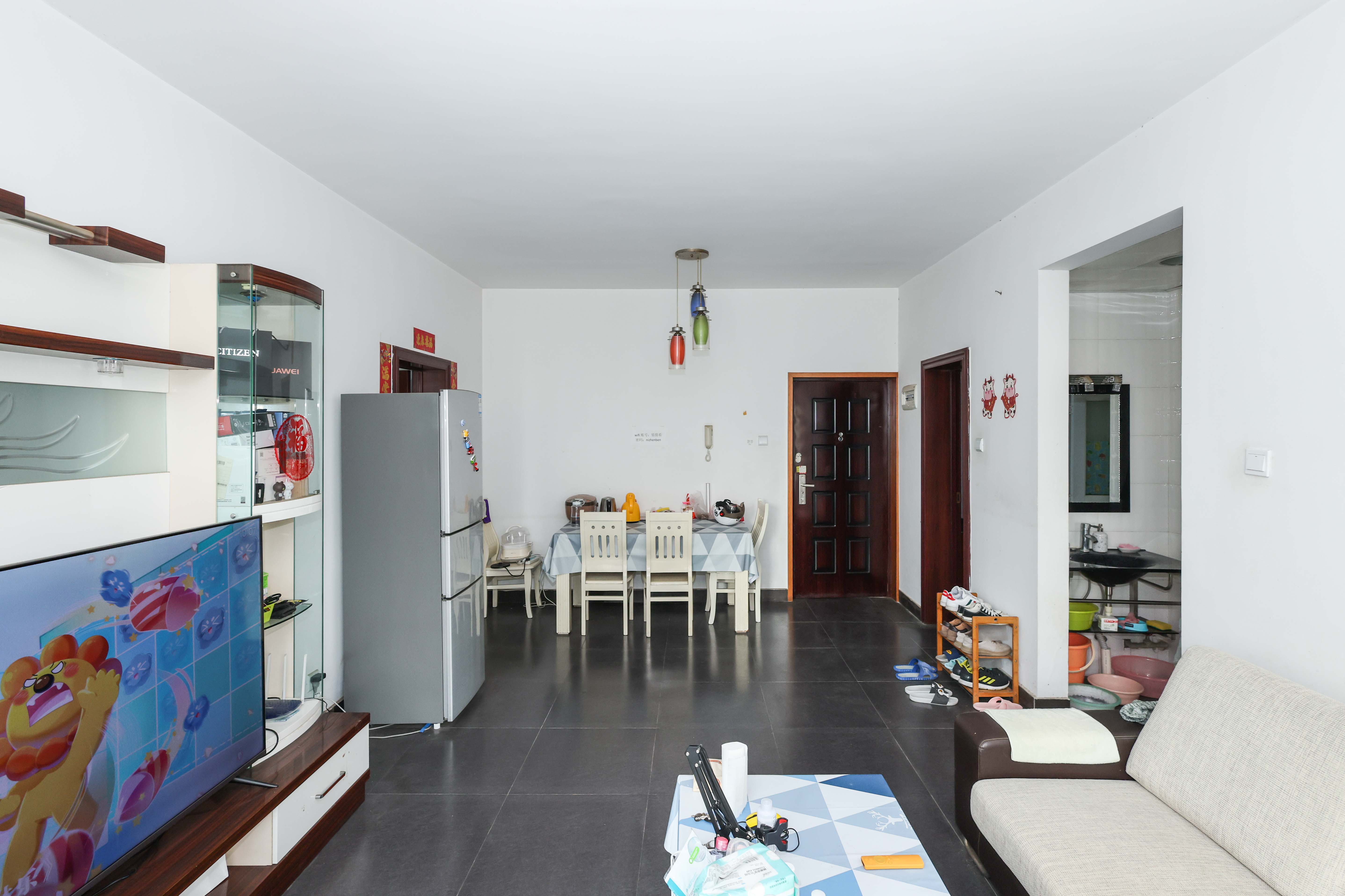 麓山润城  2室2厅1卫    85.0万 麓山润城  2室2厅1卫    85.0万客厅