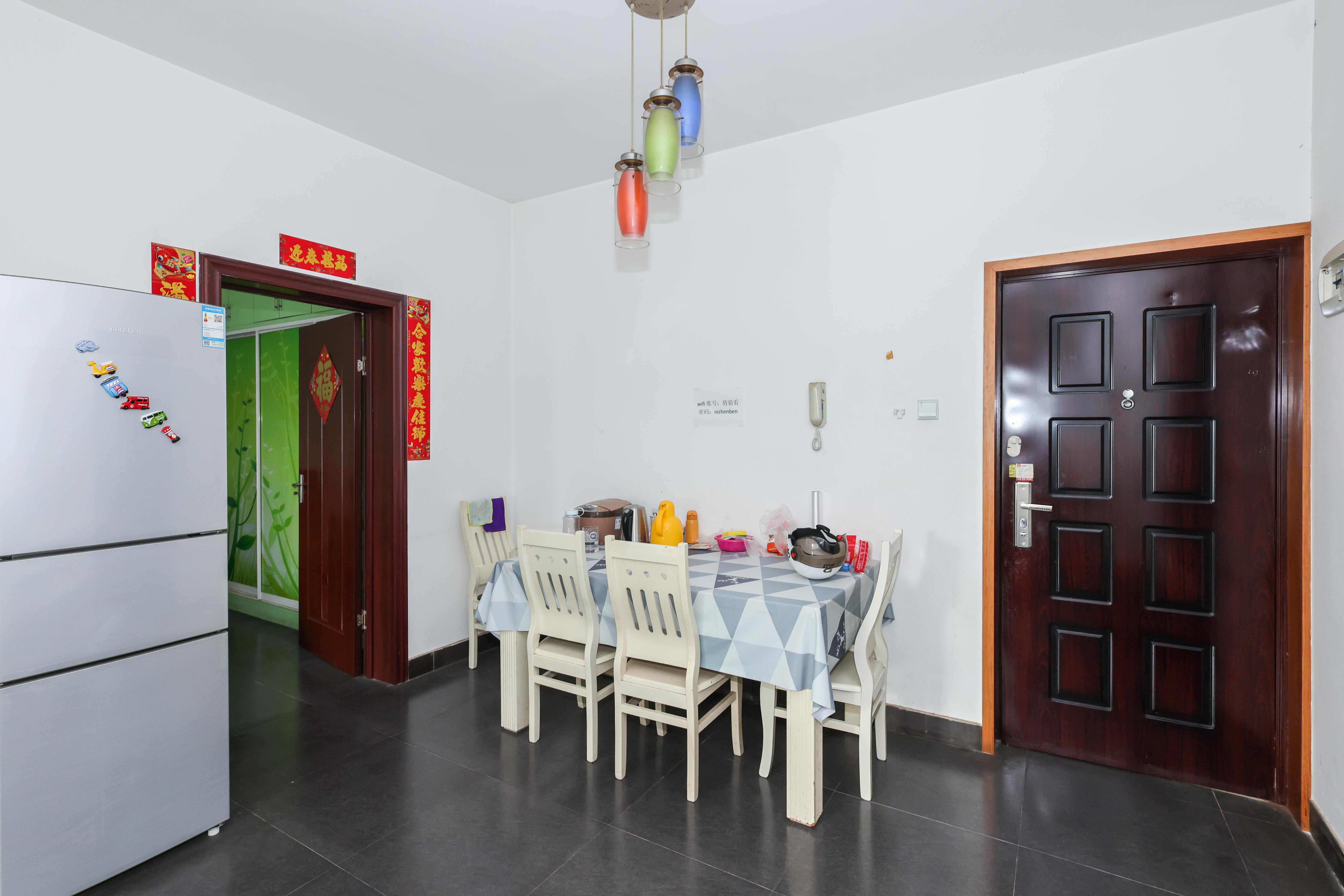 麓山润城  2室2厅1卫    85.0万 麓山润城  2室2厅1卫    85.0万客厅