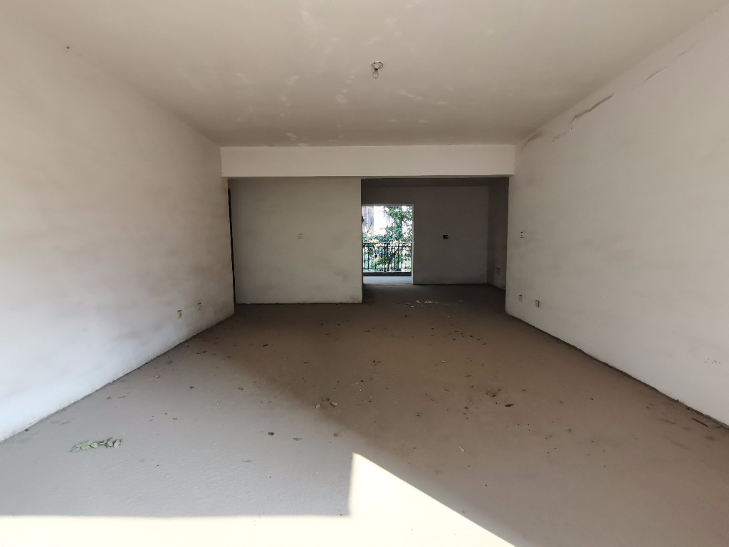 庐山春天二期曼城 5室2厅1卫 140.0万 庐山春天二期曼城 5室2厅1卫 140.0万客厅