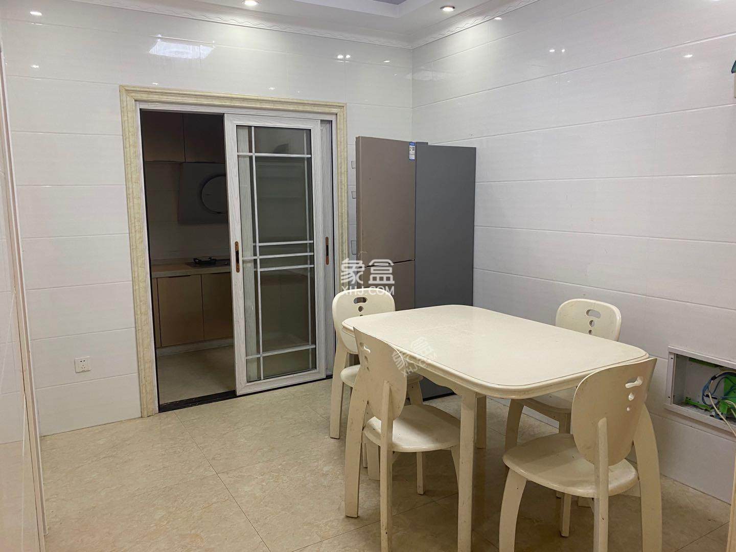 盛世东方 3室2厅2卫 2000.0元/月 盛世东方 3室2厅2卫 2000.0元/月室内图