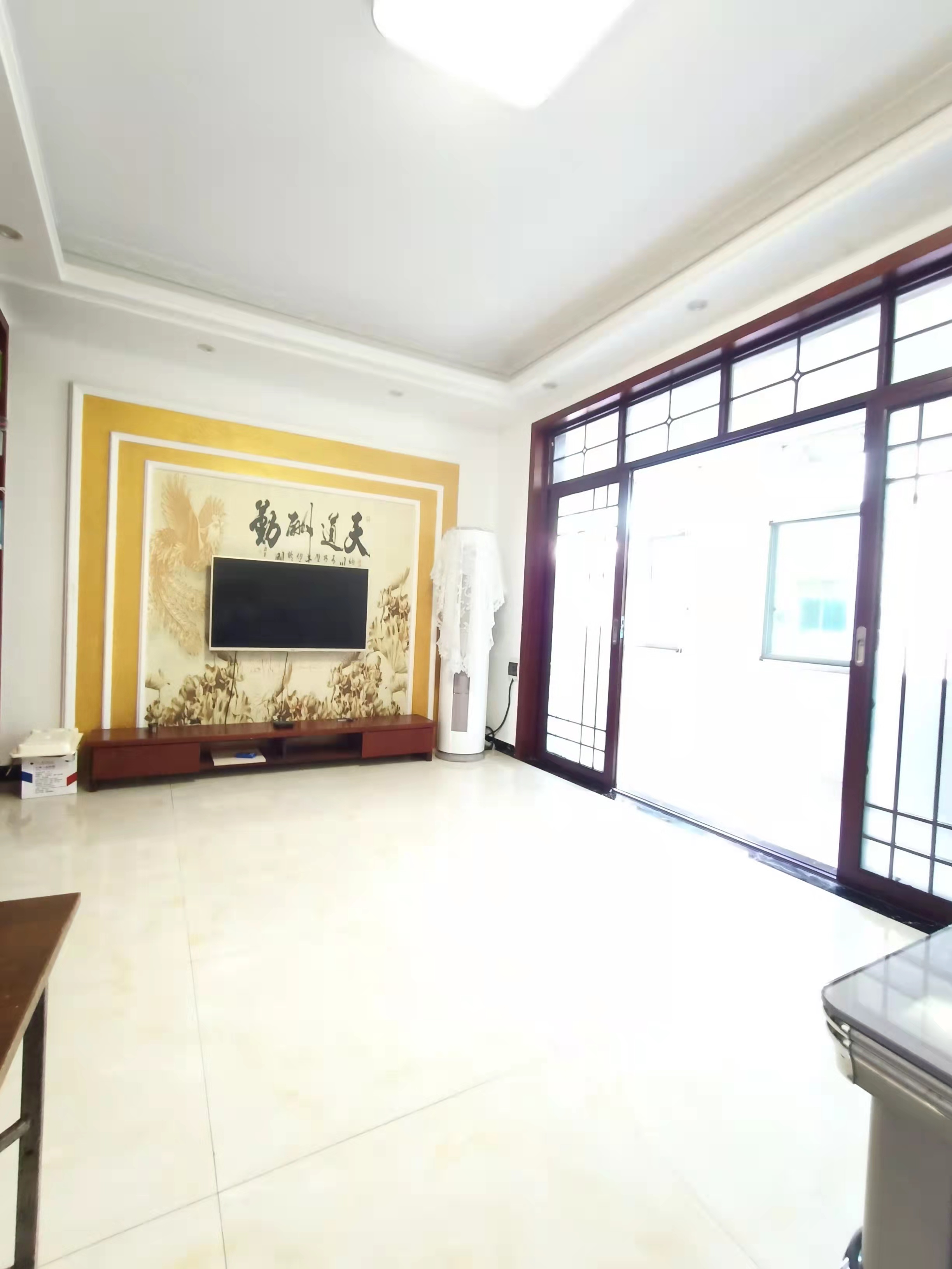 桃源临江花园小区 3室2厅2卫 63.8万 桃源临江花园小区 3室2厅2卫 63.8万客厅