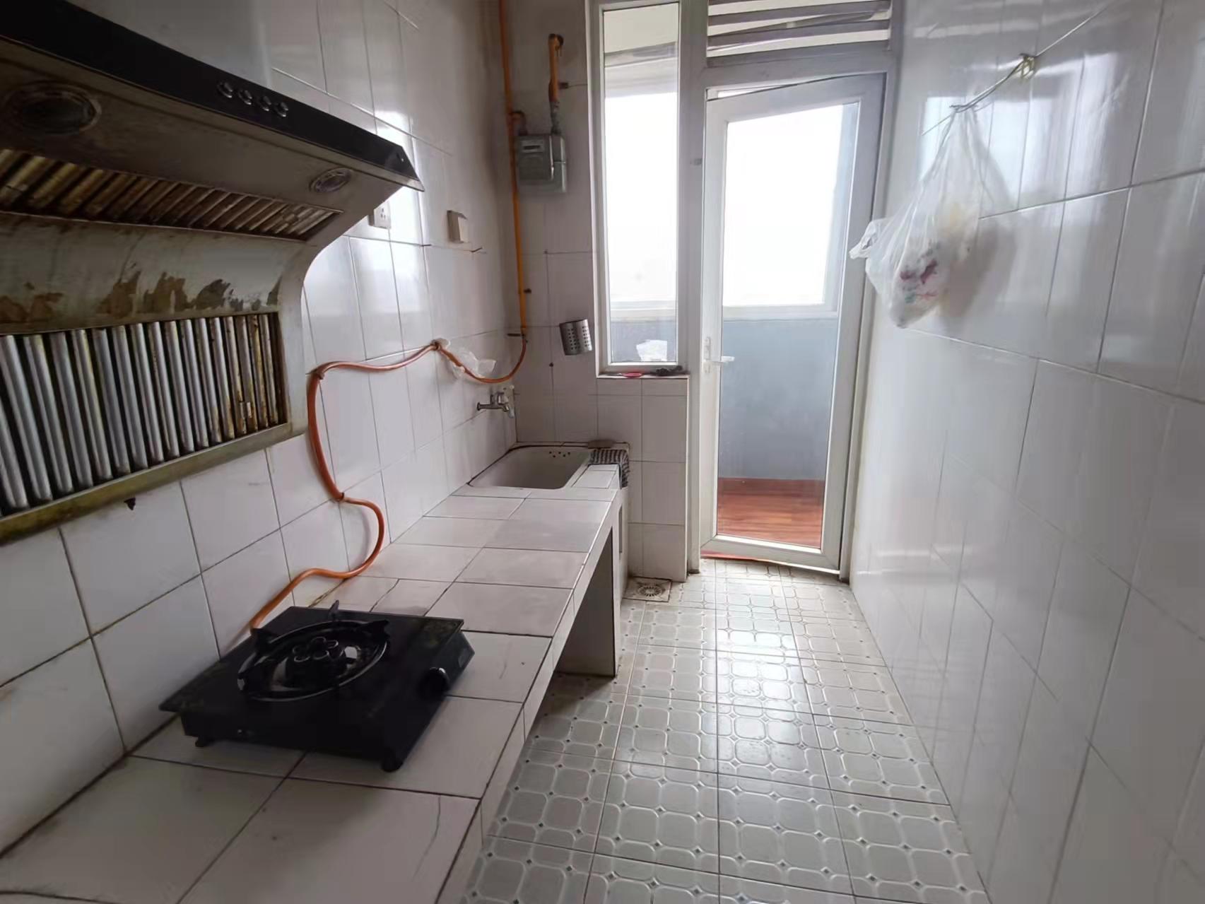 南湖锦苑 1室1厅1卫 1600.0元/月 南湖锦苑 1室1厅1卫 1600.0元/月室内图