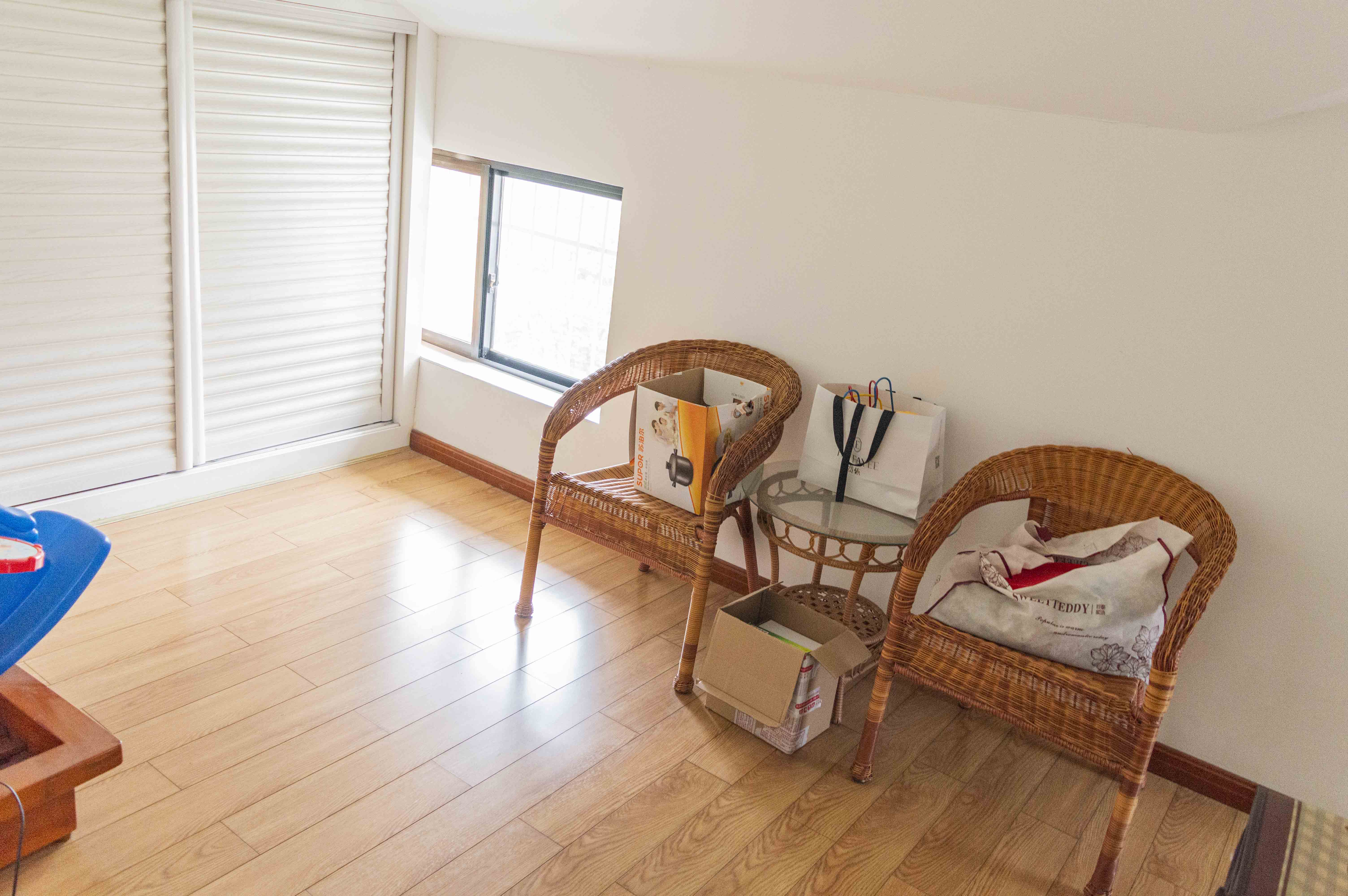 上城世家  5室2厅3卫    100.0万 上城世家  5室2厅3卫    100.0万客厅