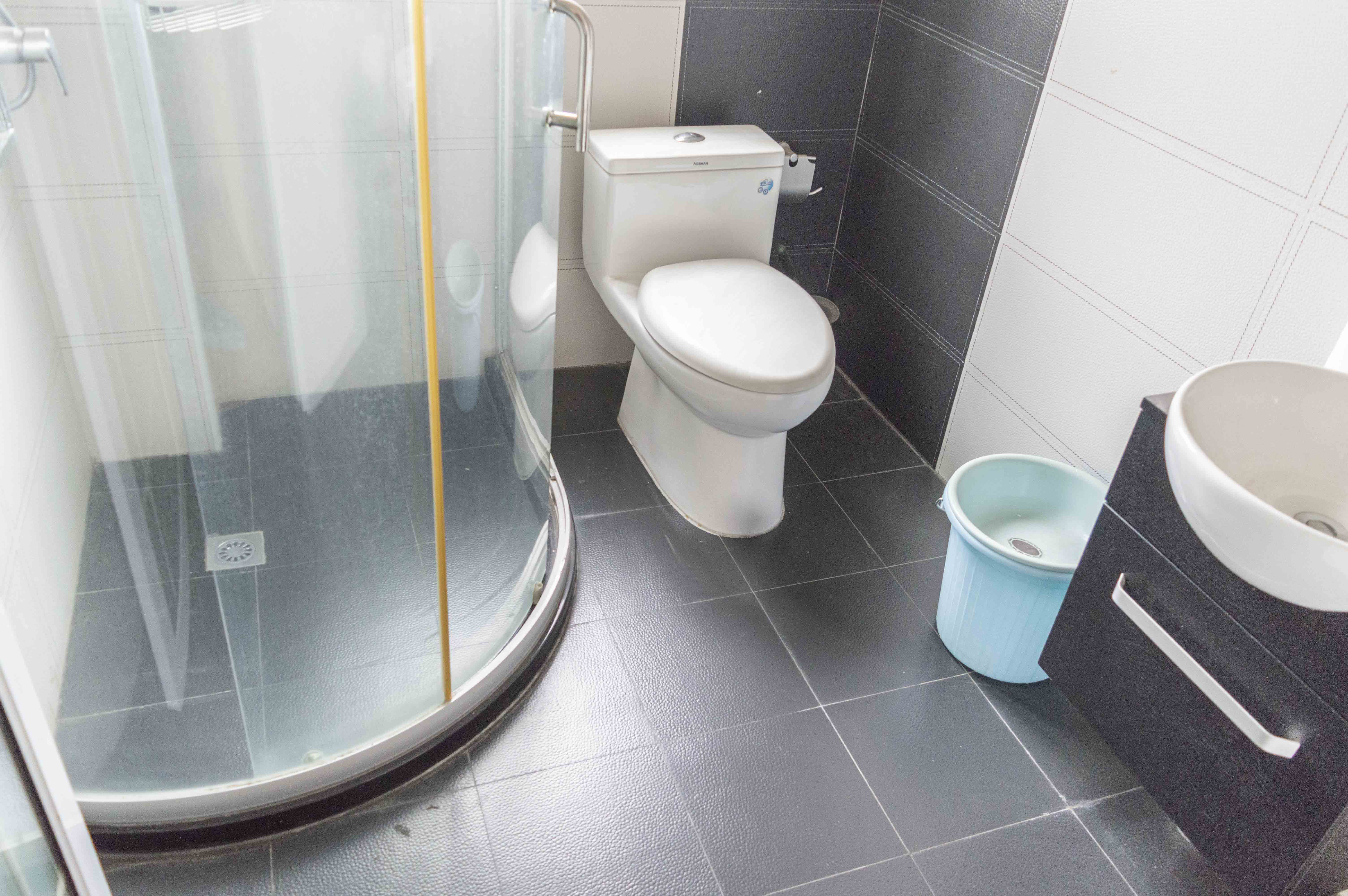 上城世家  5室2厅3卫    100.0万 上城世家  5室2厅3卫    100.0万客厅