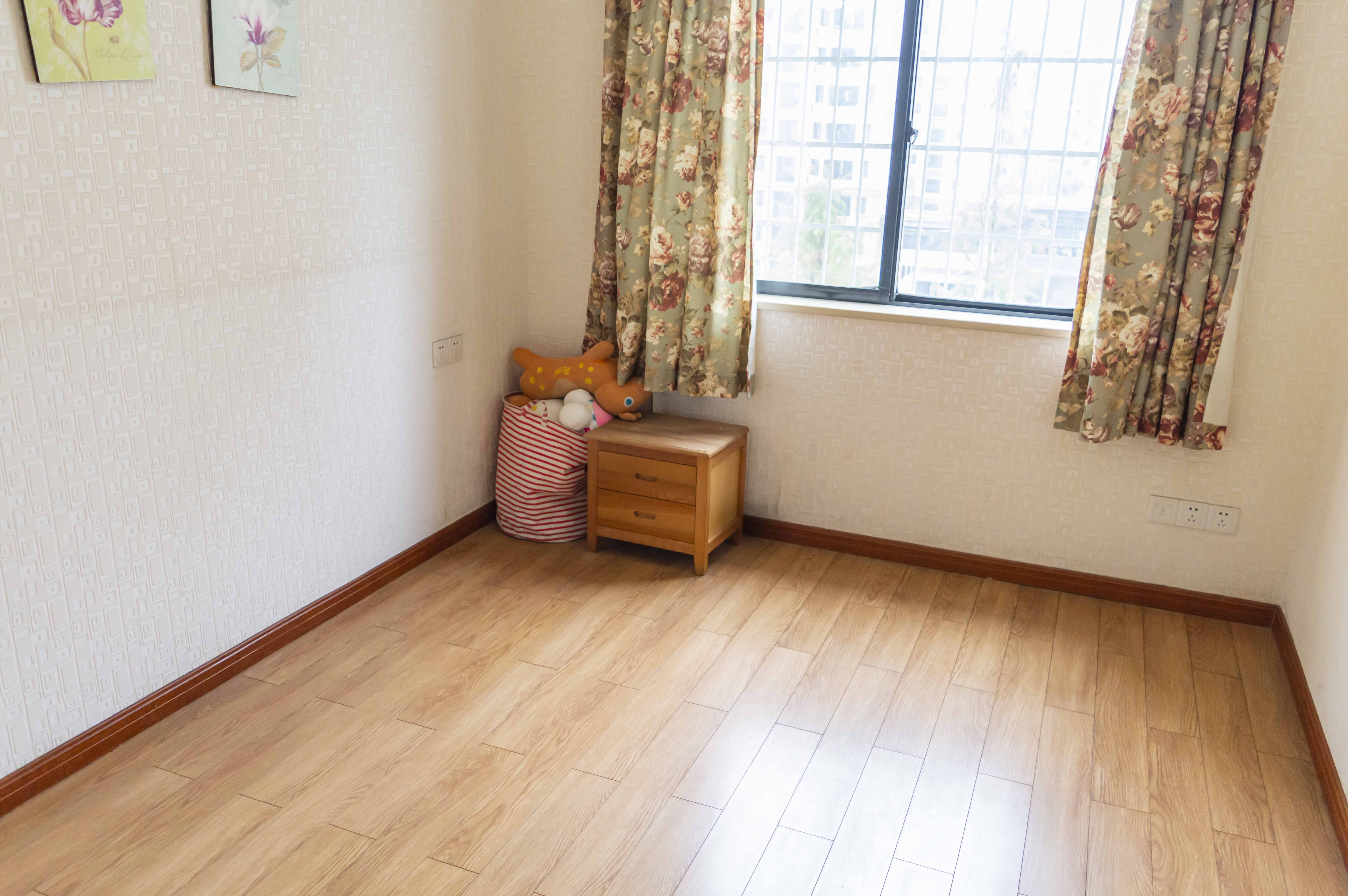 上城世家  5室2厅3卫    100.0万 上城世家  5室2厅3卫    100.0万客厅