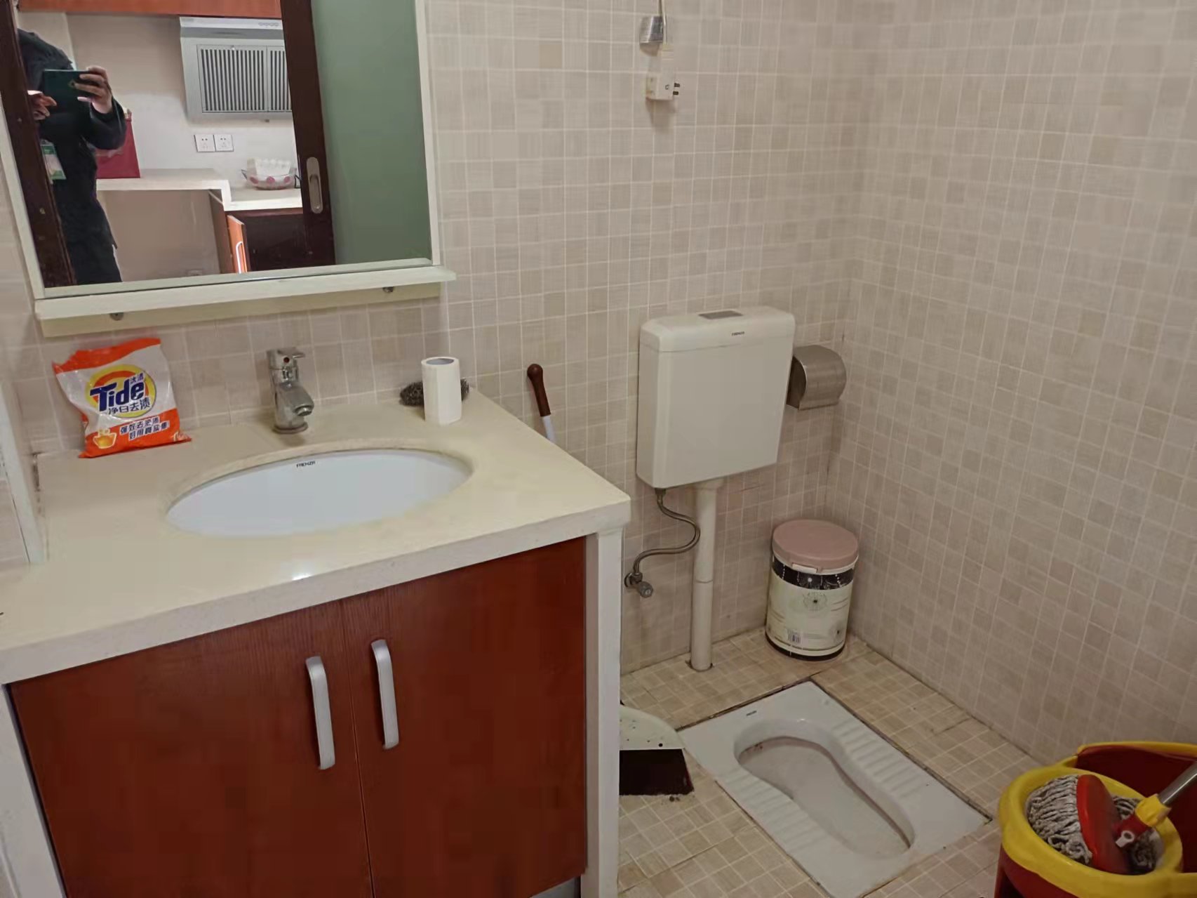 西湖公寓 1室1厅1卫 1400.0元/月 西湖公寓 1室1厅1卫 1400.0元/月室内图