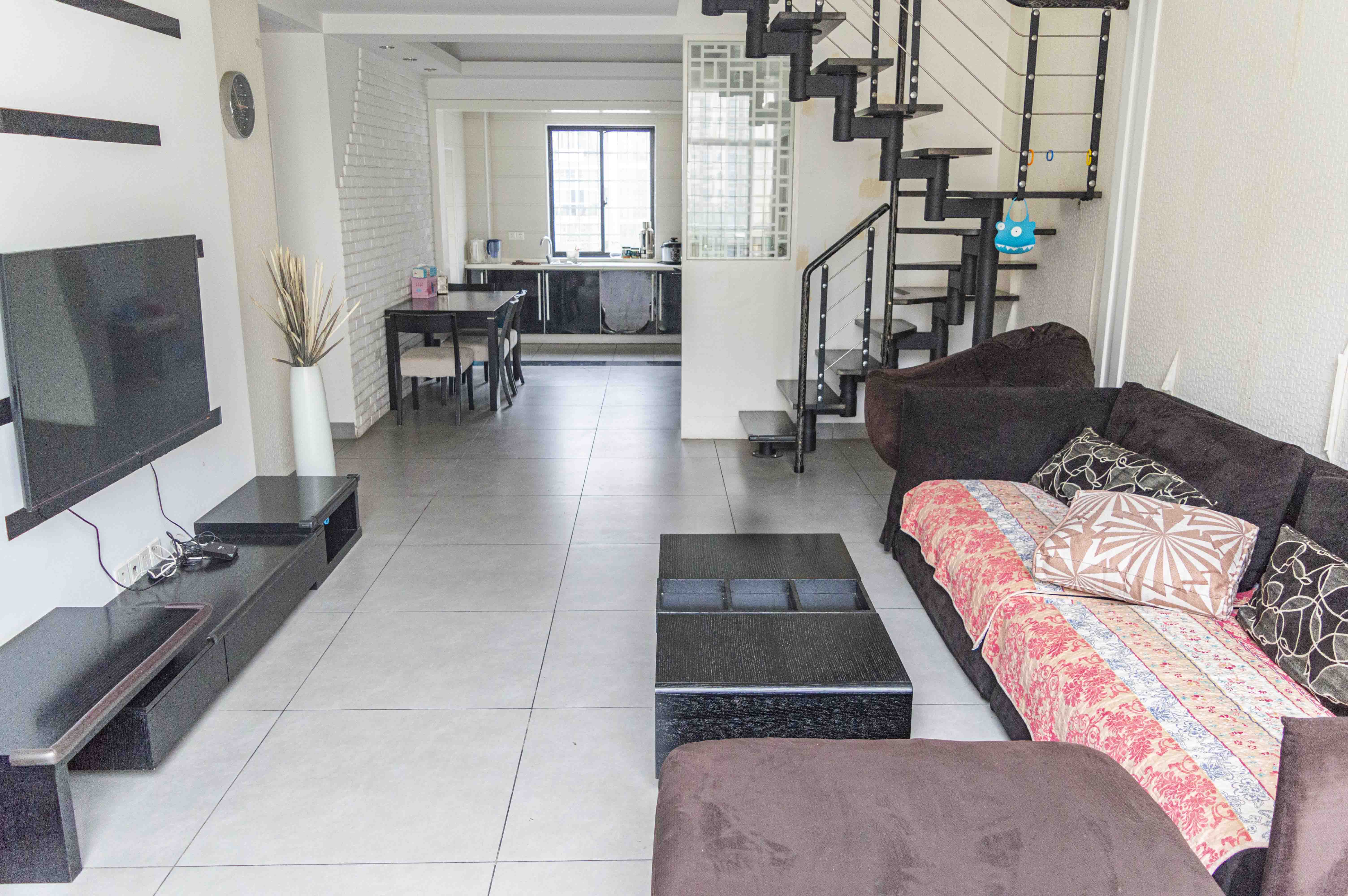 上城世家  5室2厅3卫    100.0万 上城世家  5室2厅3卫    100.0万客厅