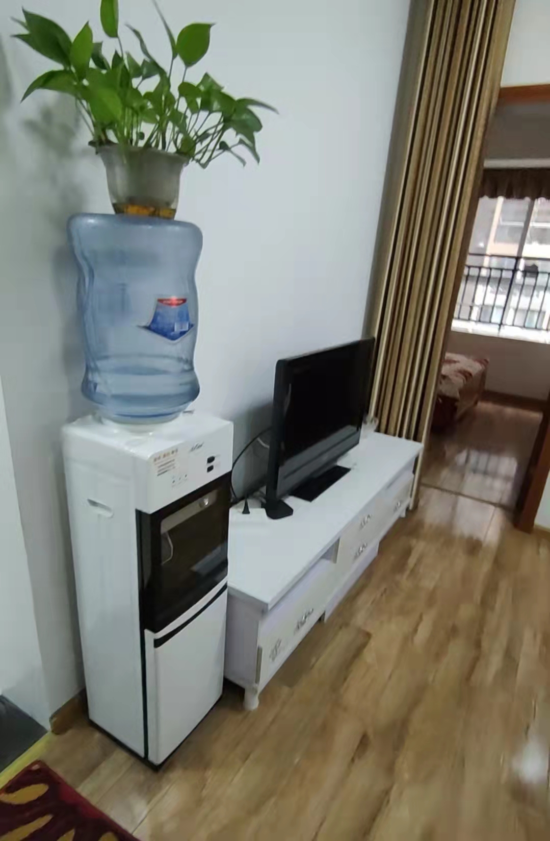 南湖春天  1室1厅1卫    1600.0元/月 南湖春天  1室1厅1卫    1600.0元/月室内图