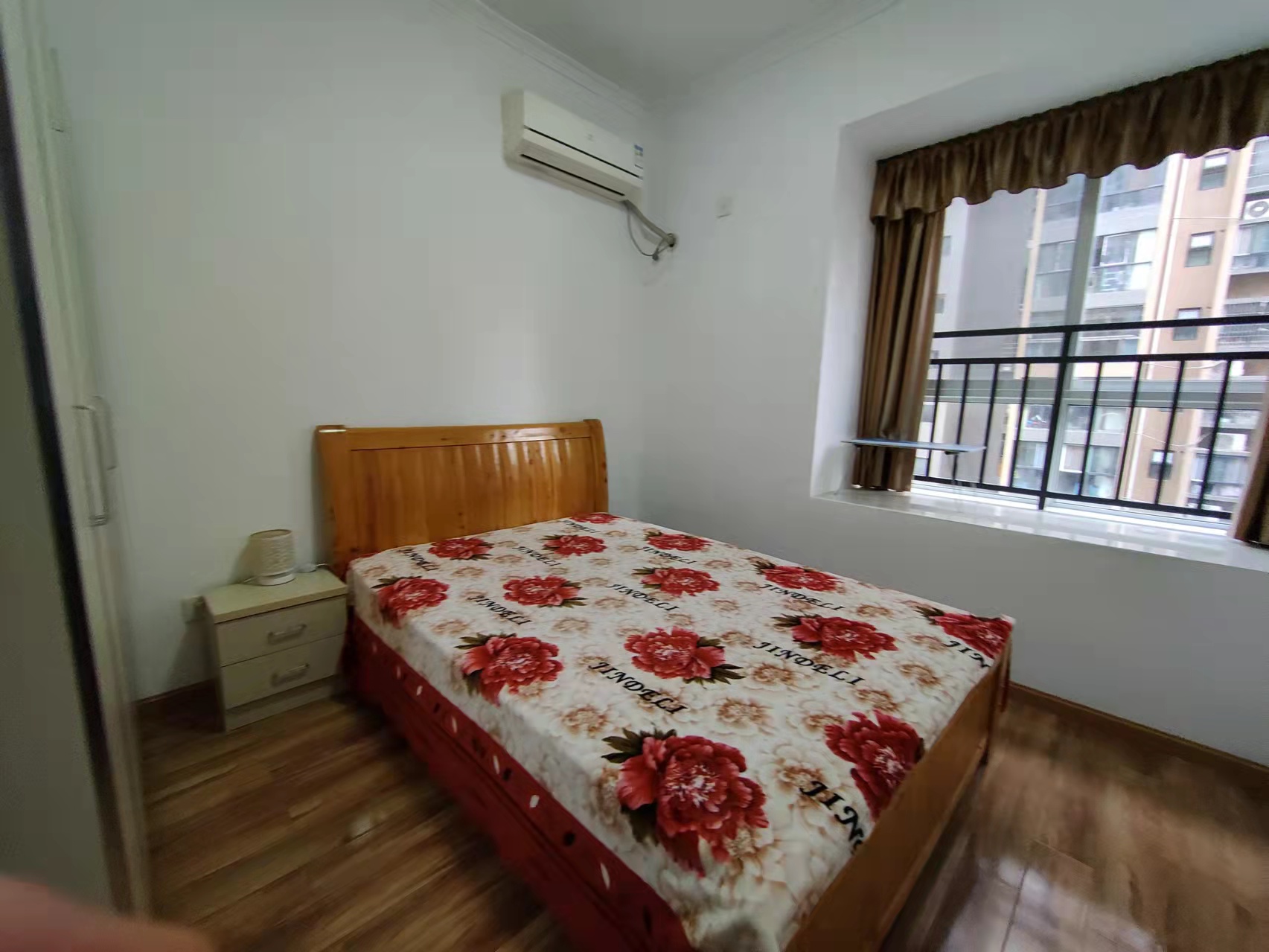 南湖春天  1室1厅1卫    1600.0元/月 南湖春天  1室1厅1卫    1600.0元/月室内图