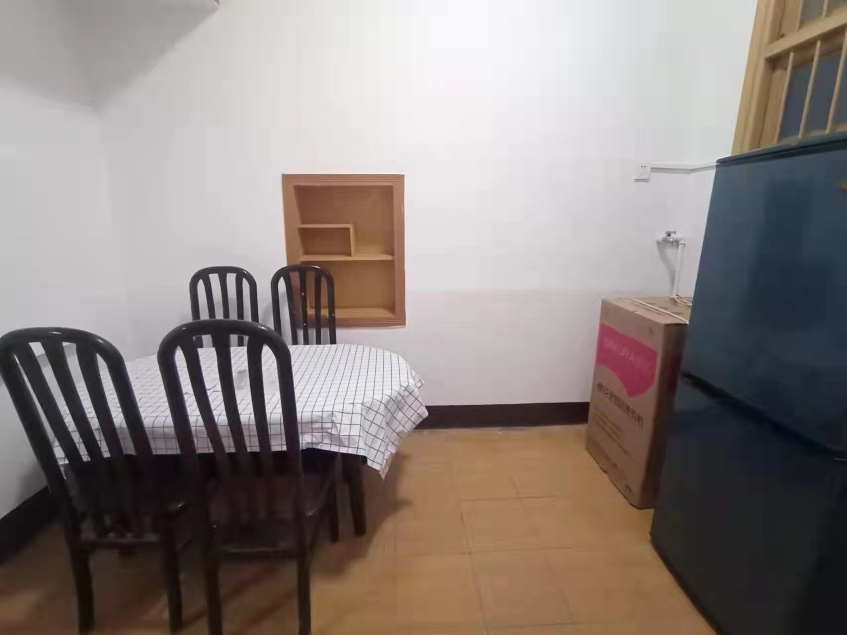 李家冲二村 2室2厅1卫 700.0元/月 李家冲二村 2室2厅1卫 700.0元/月室内图