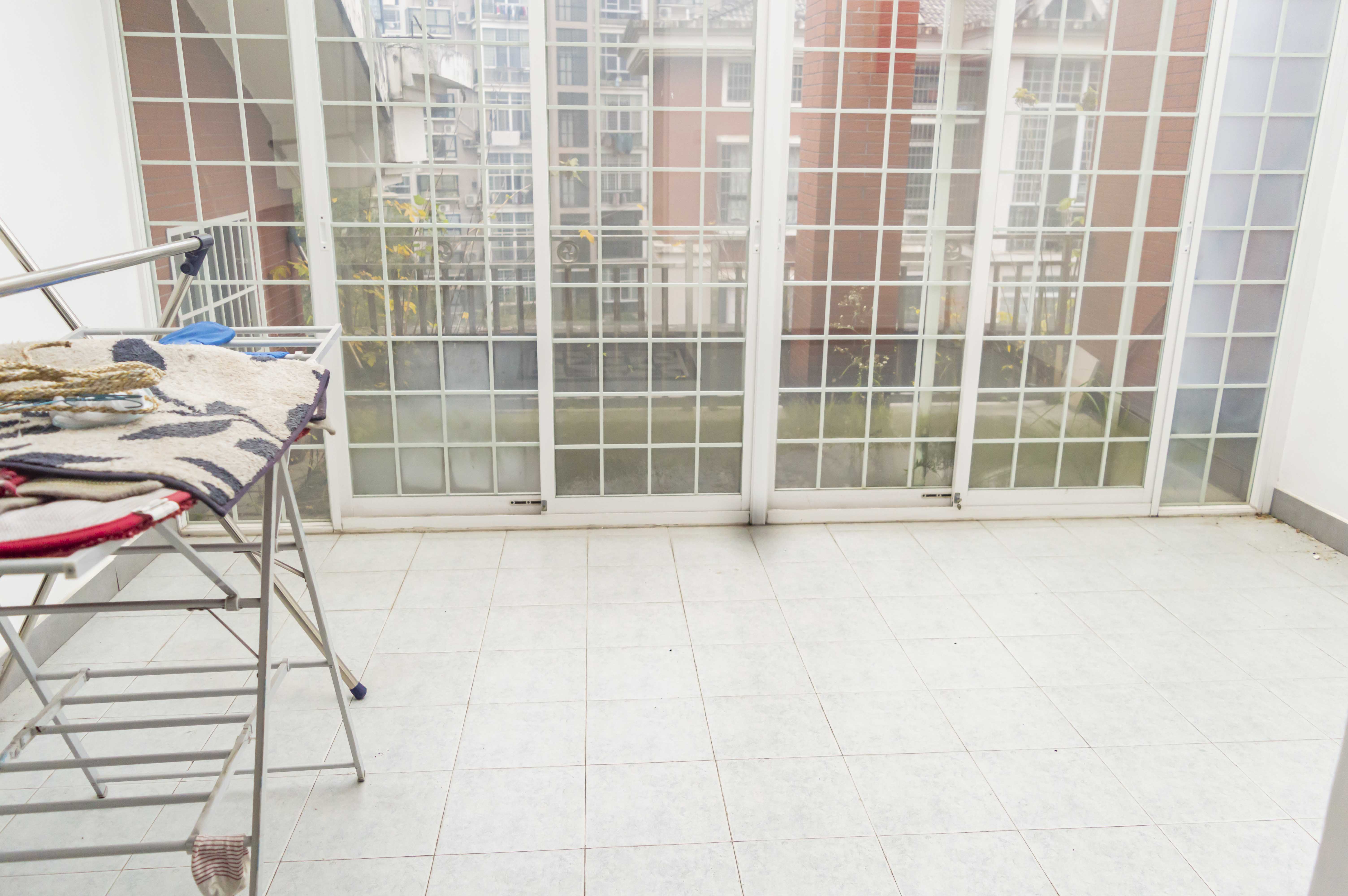 上城世家  5室2厅3卫    100.0万 上城世家  5室2厅3卫    100.0万客厅