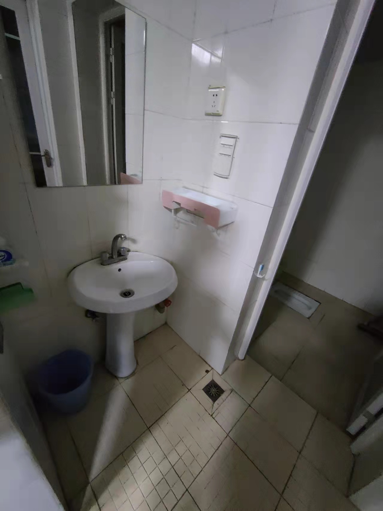 南湖春天  1室1厅1卫    1600.0元/月 南湖春天  1室1厅1卫    1600.0元/月室内图