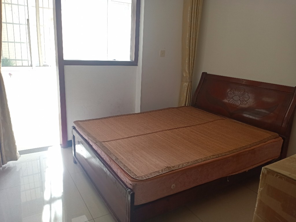 香樟园  2室1厅1卫    1300.0元/月 香樟园  2室1厅1卫    1300.0元/月室内图