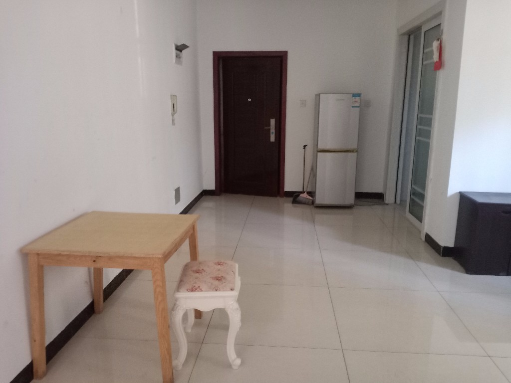 香樟园  2室1厅1卫    1300.0元/月 香樟园  2室1厅1卫    1300.0元/月室内图