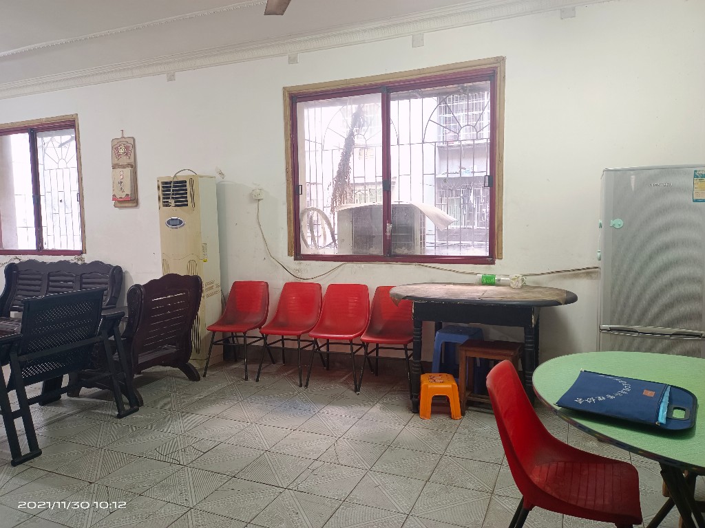 堤升街散盘  3室2厅1卫    33.5万 堤升街散盘  3室2厅1卫    33.5万客厅