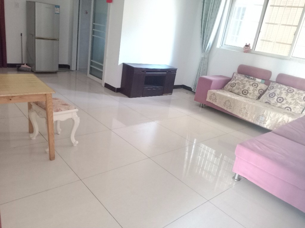 香樟园  2室1厅1卫    1300.0元/月 香樟园  2室1厅1卫    1300.0元/月室内图1