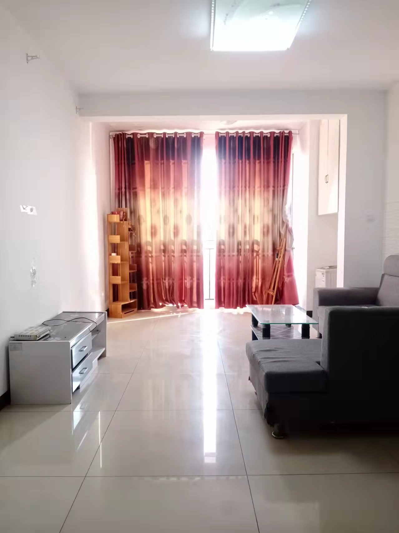 百江花园 2室2厅1卫 45.0万 百江花园 2室2厅1卫 45.0万客厅