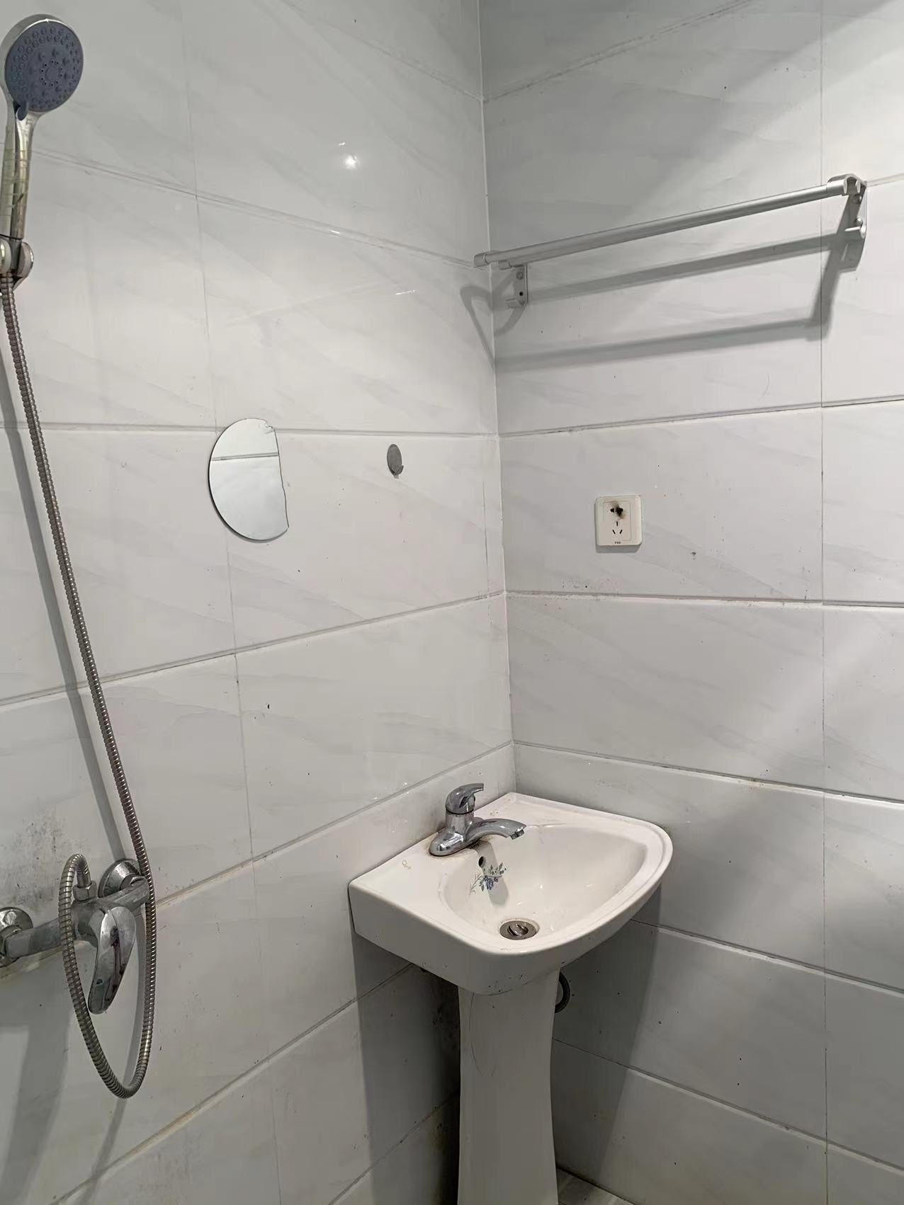 杉山社区 2室2厅1卫 1050.00元/月 杉山社区 2室2厅1卫 1050.00元/月室内图