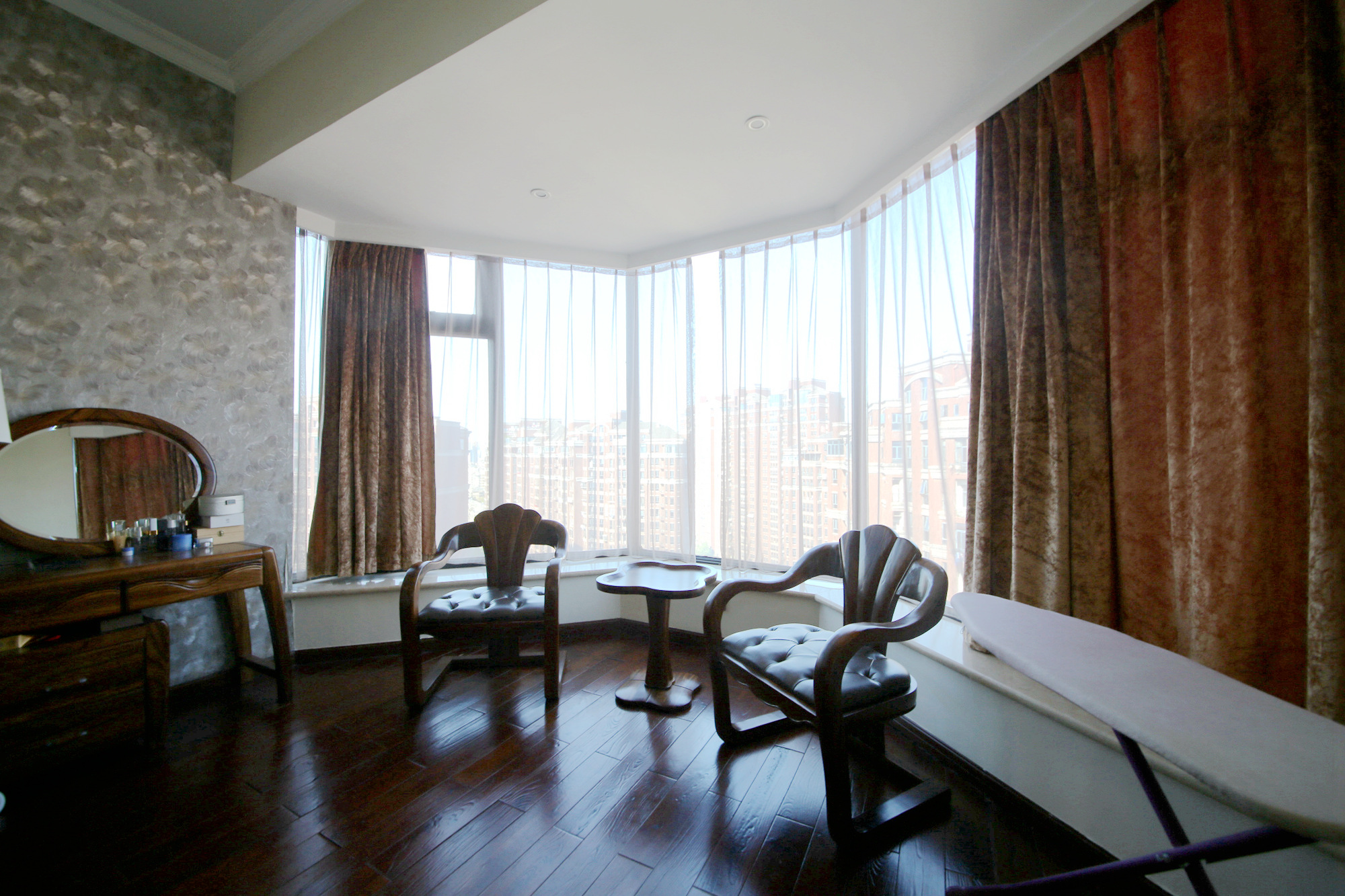 中隆国际御玺  4室2厅2卫    319.0万阳台