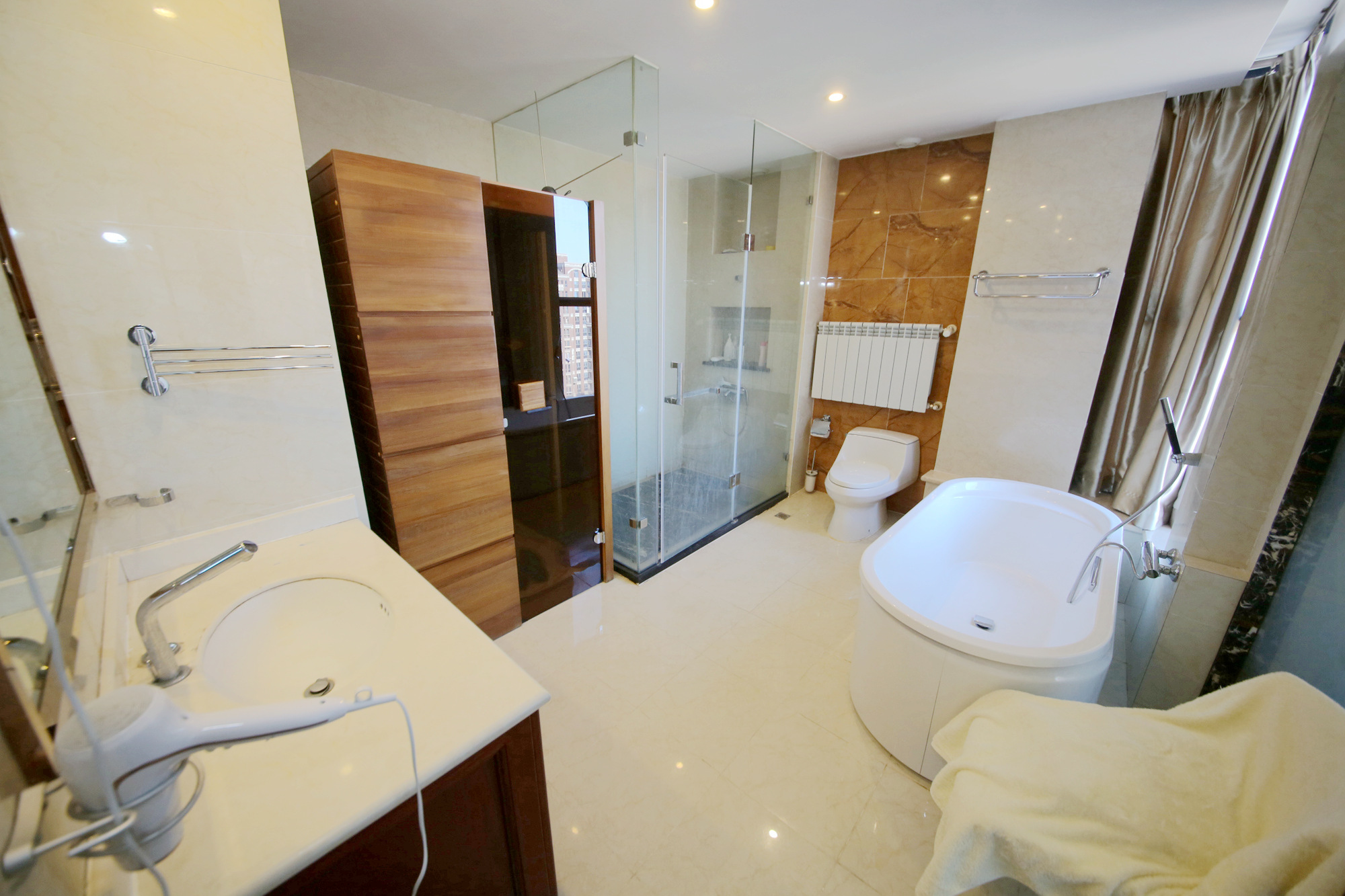 中隆国际御玺  4室2厅2卫    319.0万卫生间