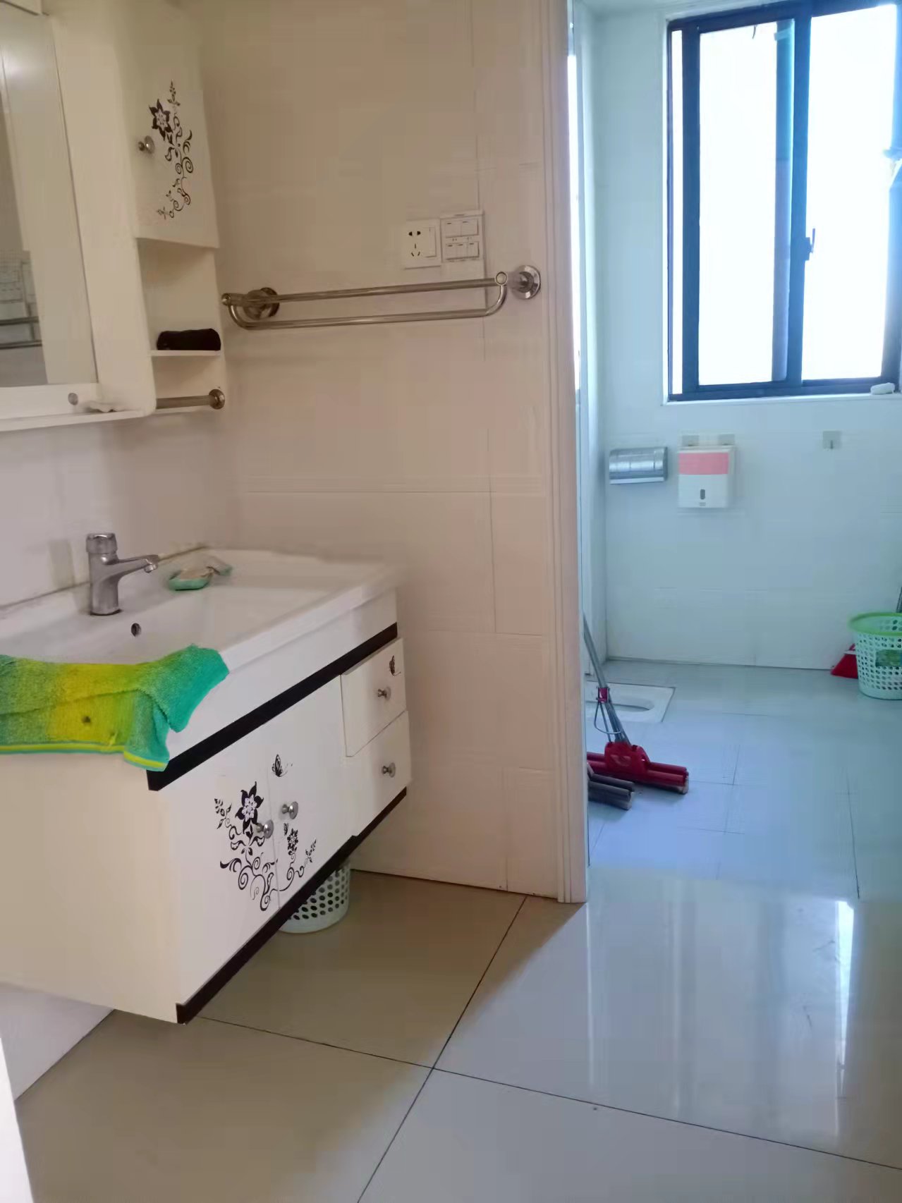 百江花园 2室2厅1卫 45.0万 百江花园 2室2厅1卫 45.0万客厅