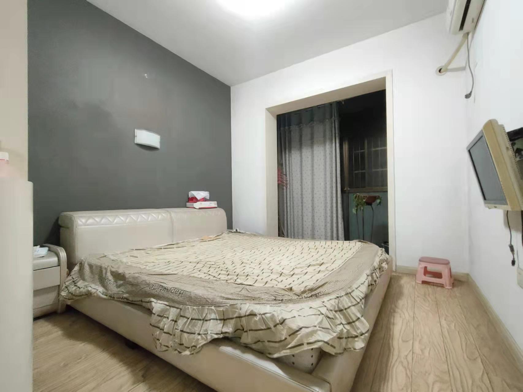 静园山庄  3室2厅1卫    55.8万 静园山庄  3室2厅1卫    55.8万客厅