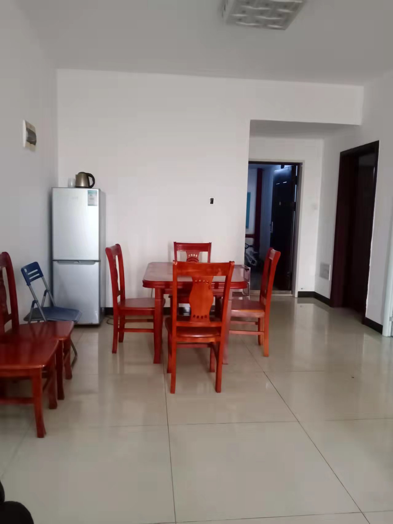 百江花园 2室2厅1卫 45.0万 百江花园 2室2厅1卫 45.0万客厅