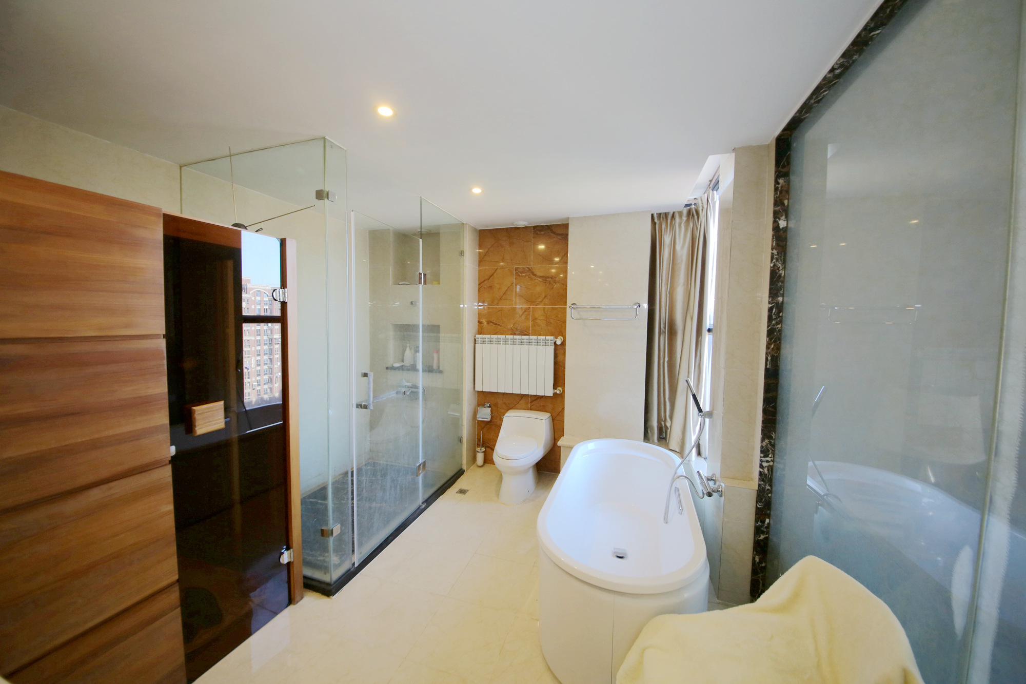 中隆国际御玺  4室2厅2卫    319.0万卫生间