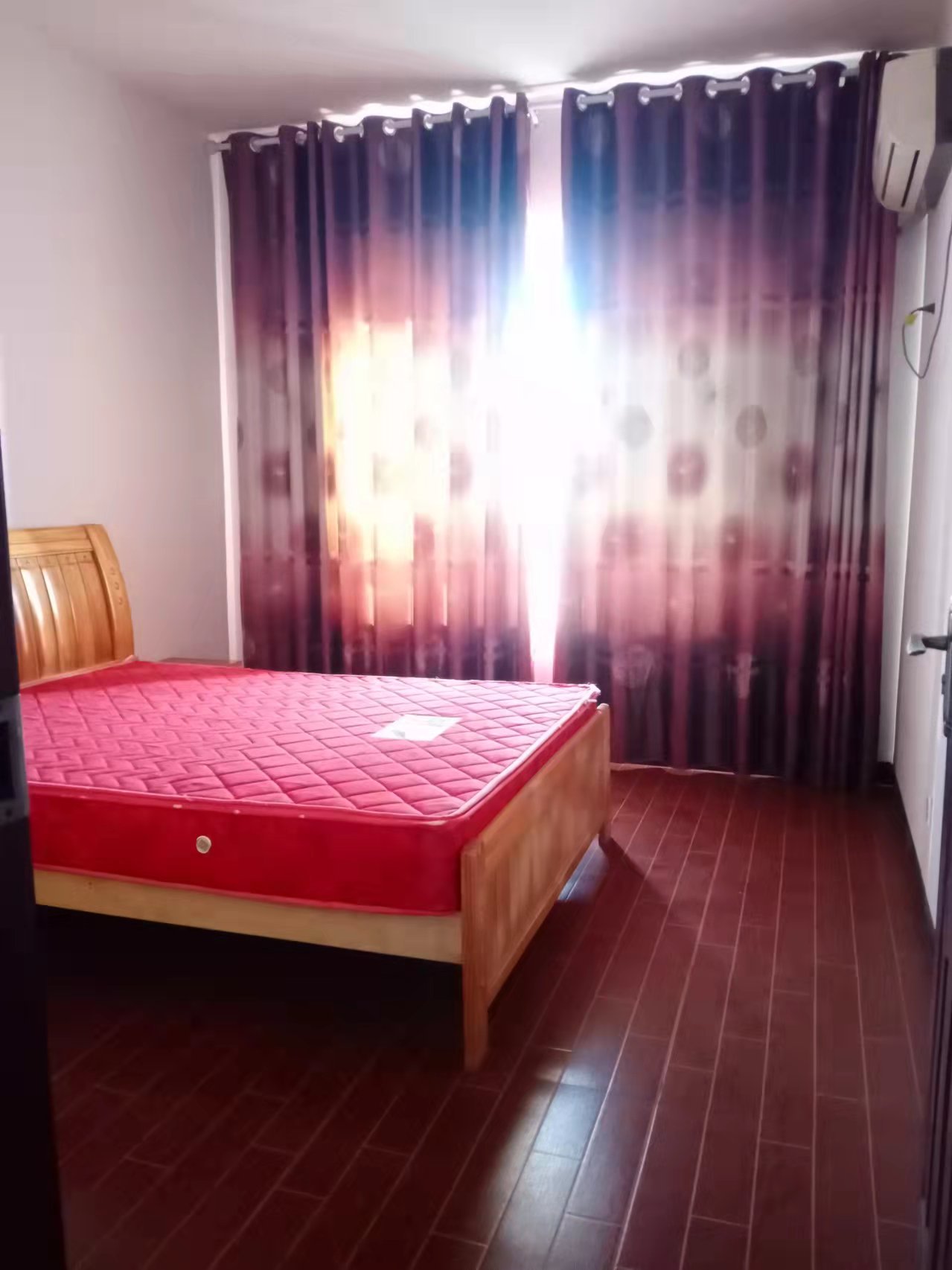 百江花园 2室2厅1卫 45.0万 百江花园 2室2厅1卫 45.0万客厅