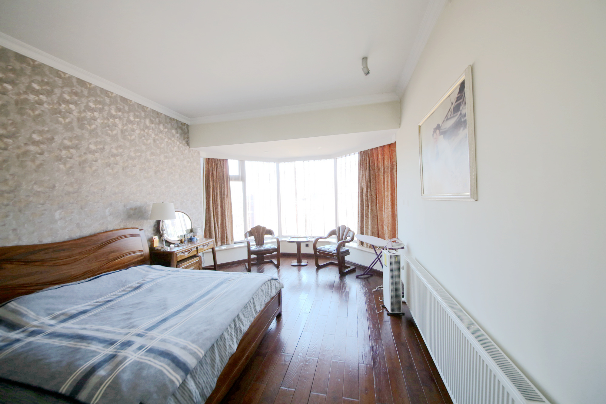 中隆国际御玺  4室2厅2卫    319.0万卧室