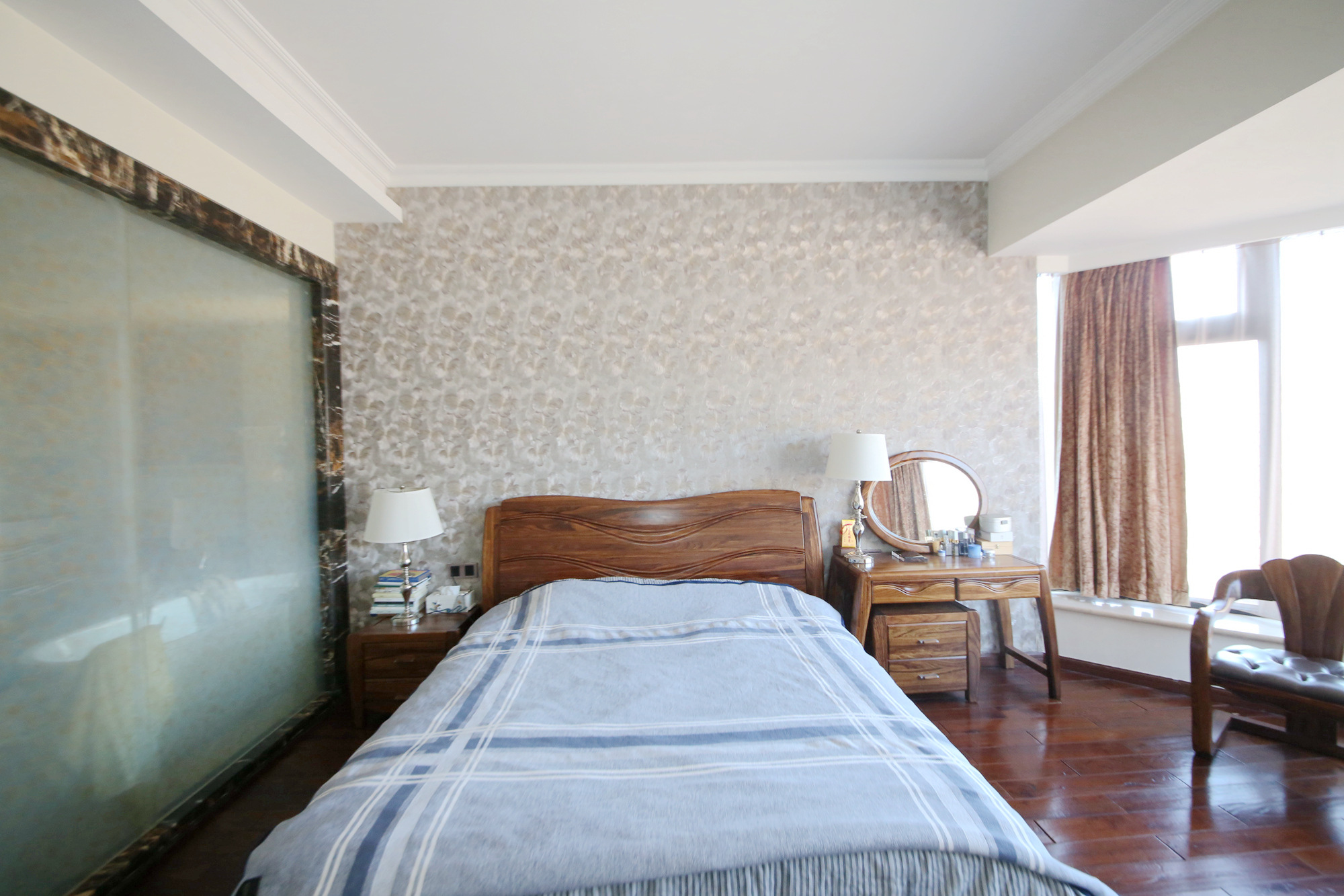 中隆国际御玺  4室2厅2卫    319.0万卧室