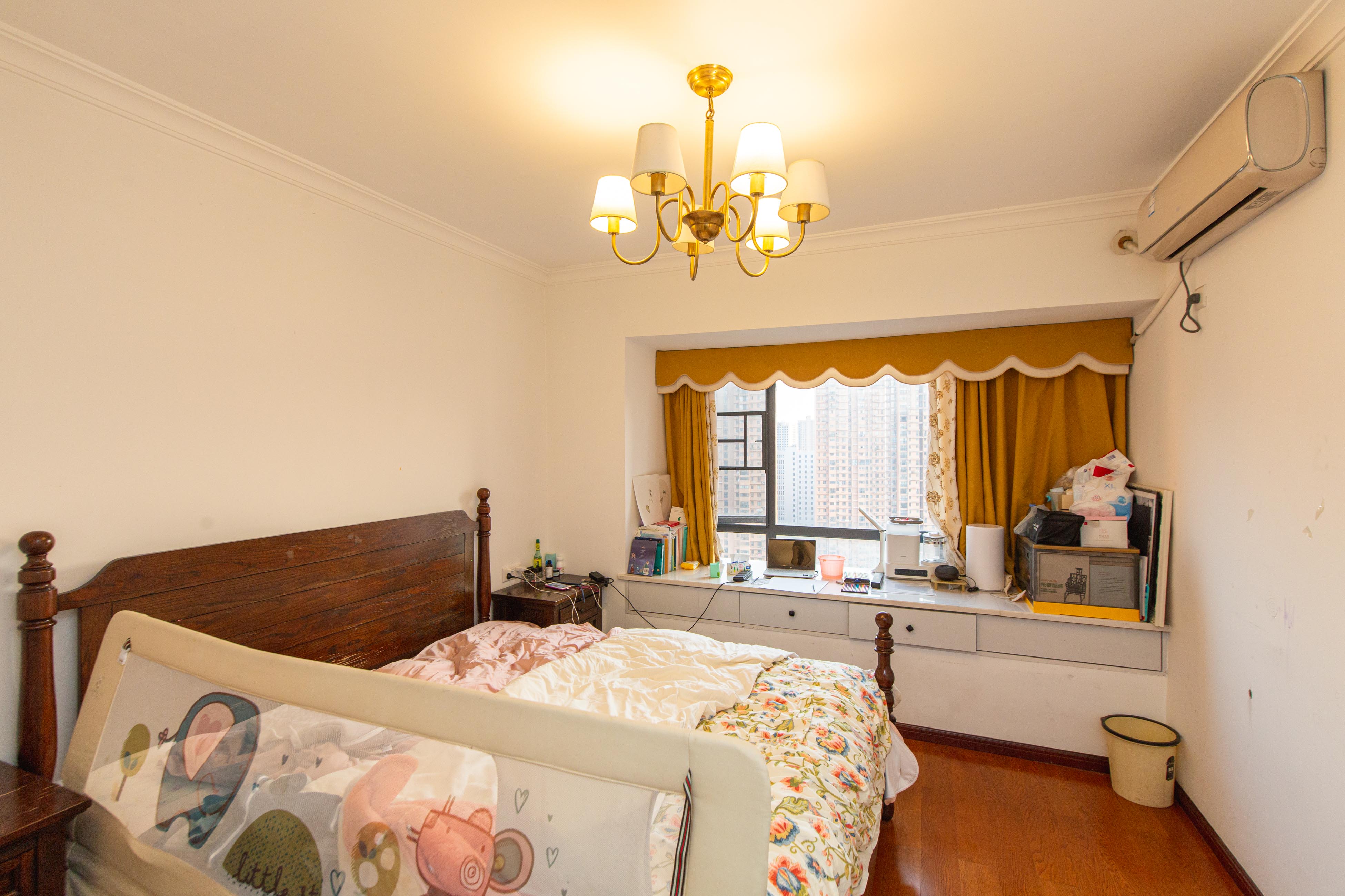 香樟兰亭（朗峰苑）  4室2厅2卫    142.0万卧室