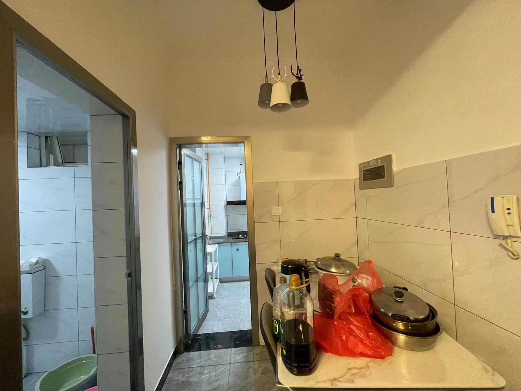 南湖锦苑 1室1厅1卫 2100.0元/月 南湖锦苑 1室1厅1卫 2100.0元/月室内图