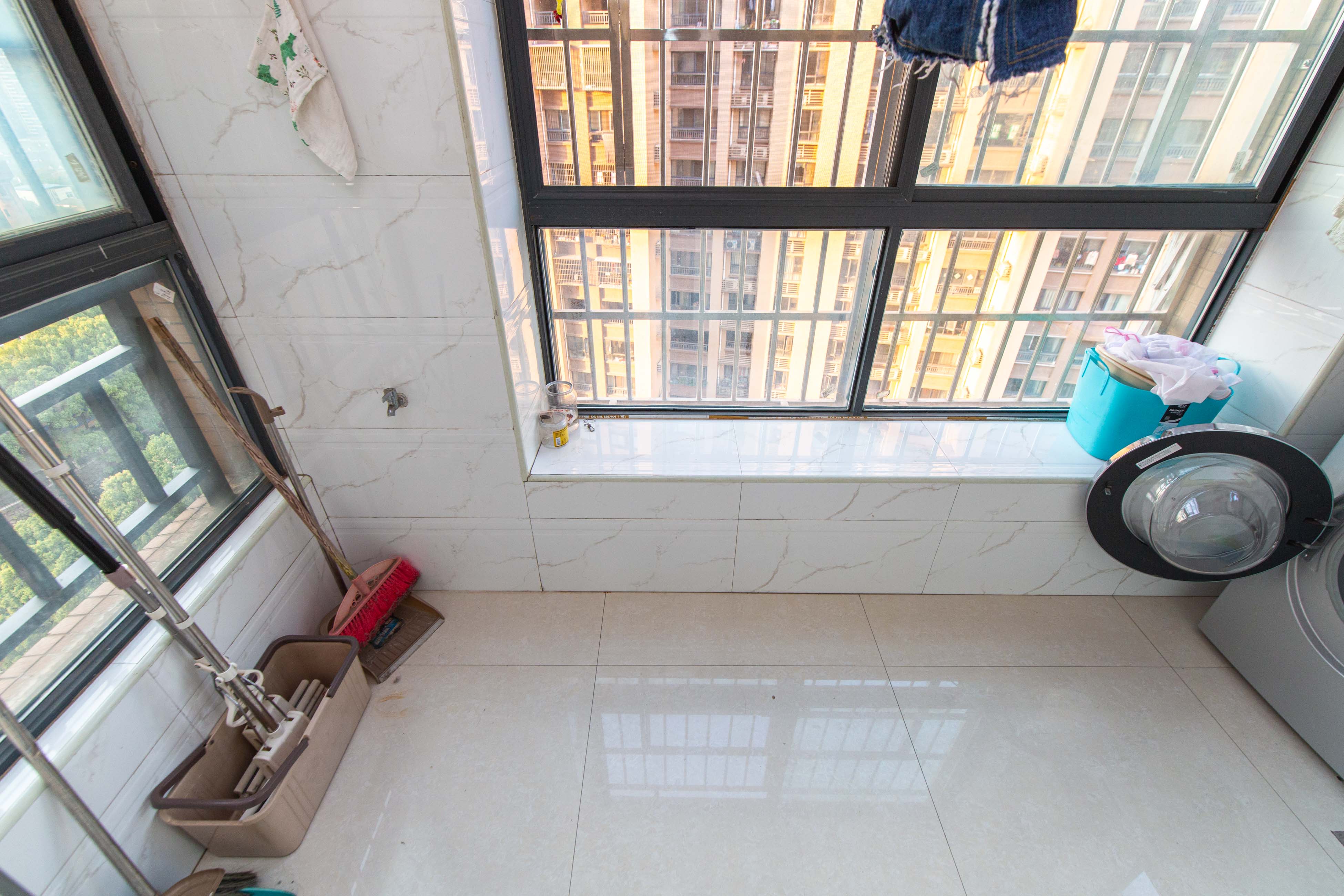 香樟兰亭（朗峰苑）  4室2厅2卫    142.0万阳台